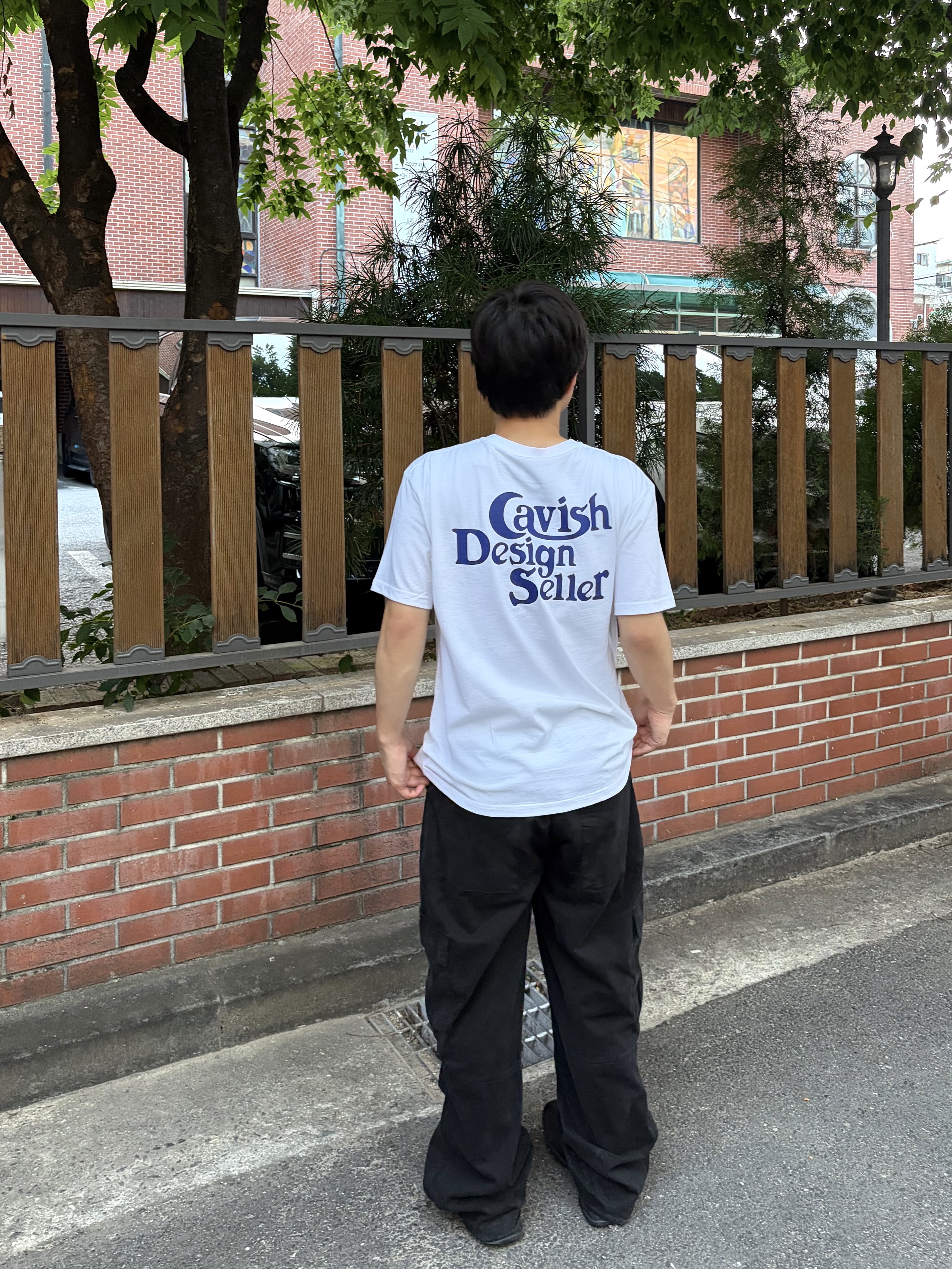 noun Washed Cargo Pants Black, CAVISH Seller Logo SS Tee White 착용 스타일 - 2