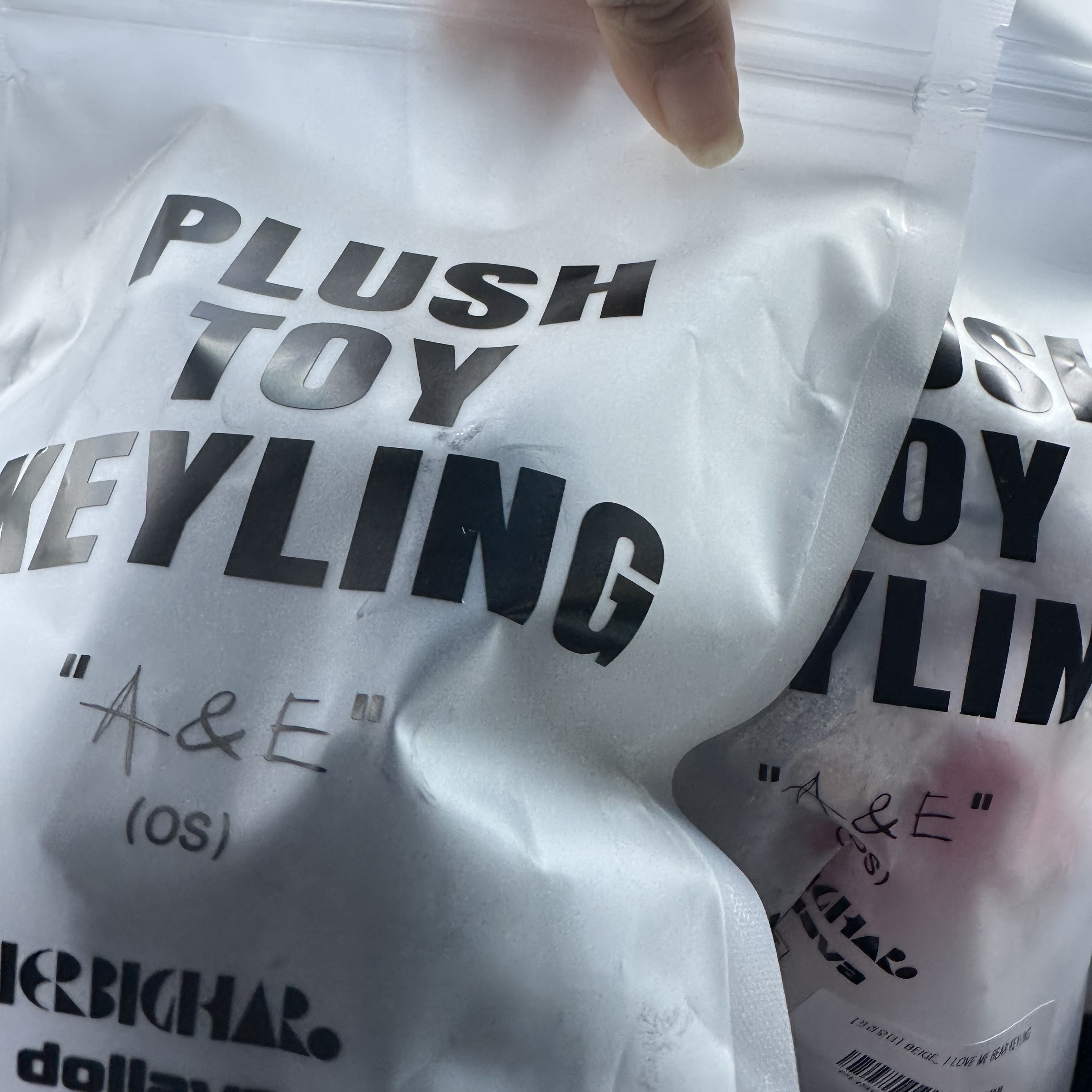 [프리오더] BLACK_ I LOVE ME BEAR KEYLING 착용 스타일 - 4