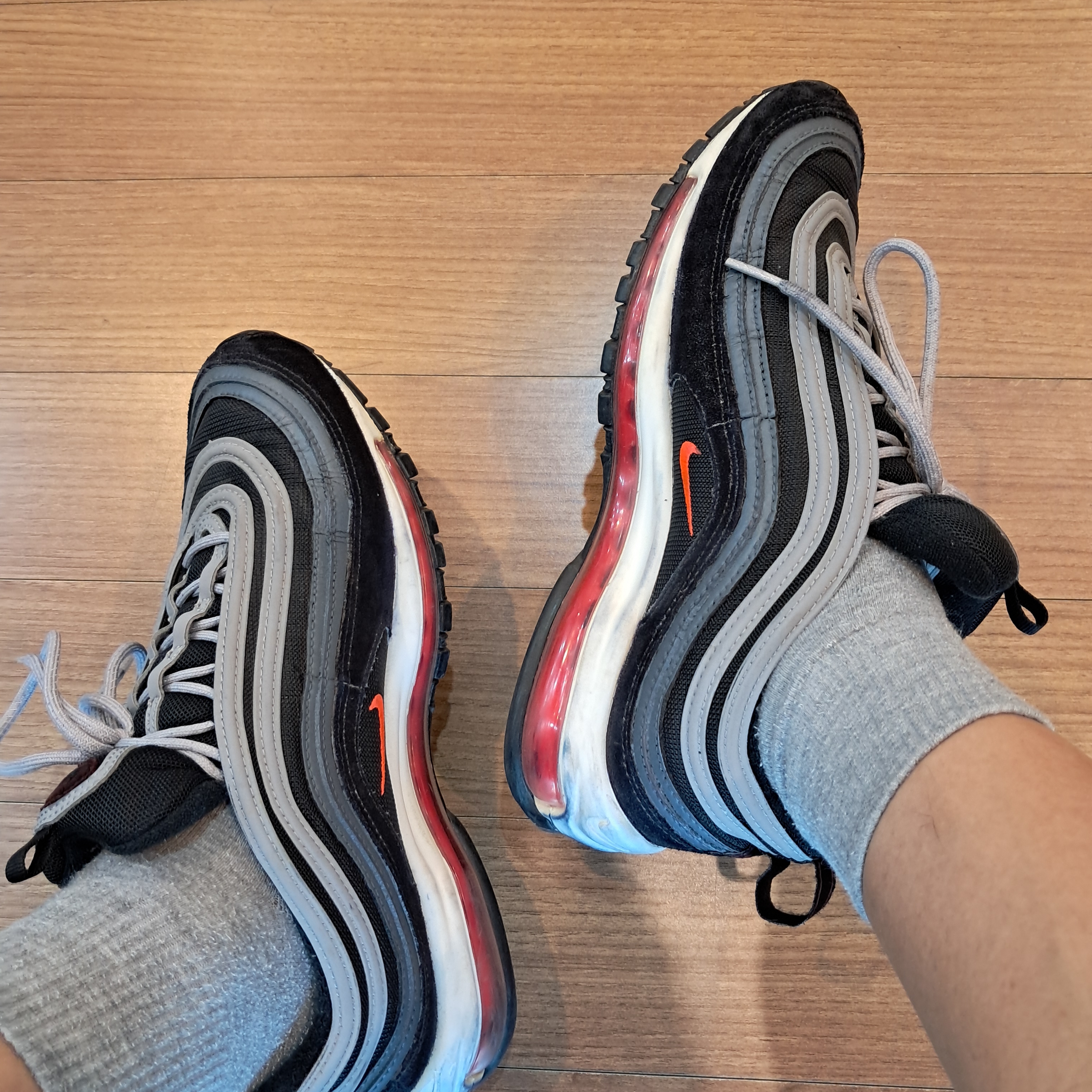 Nike Air Max 97 Wolf Grey Radiant Red 착용 스타일 - 3