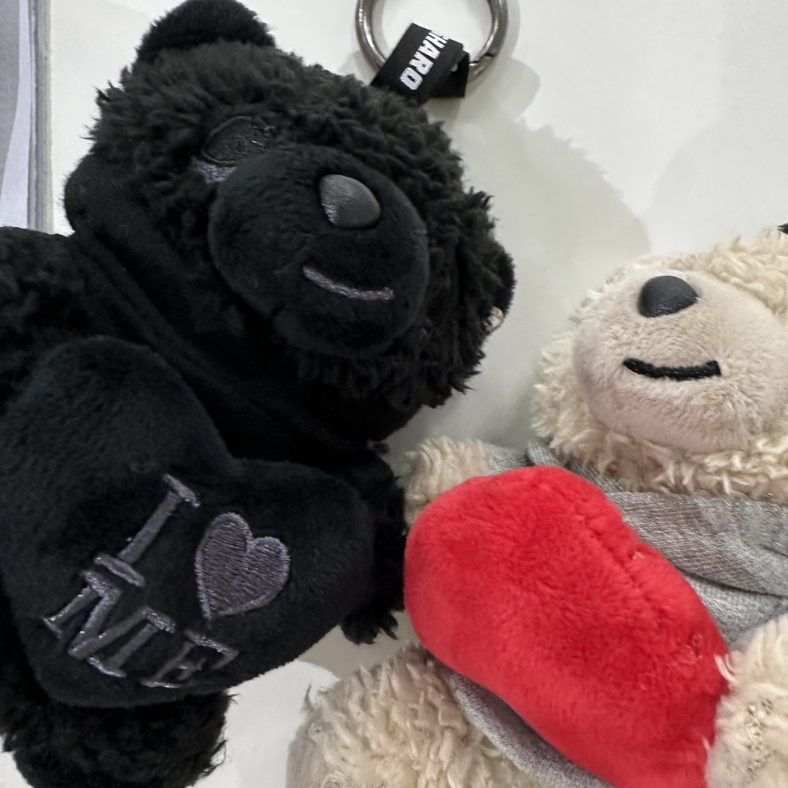 [프리오더] BLACK_ I LOVE ME BEAR KEYLING 착용 스타일 - 2