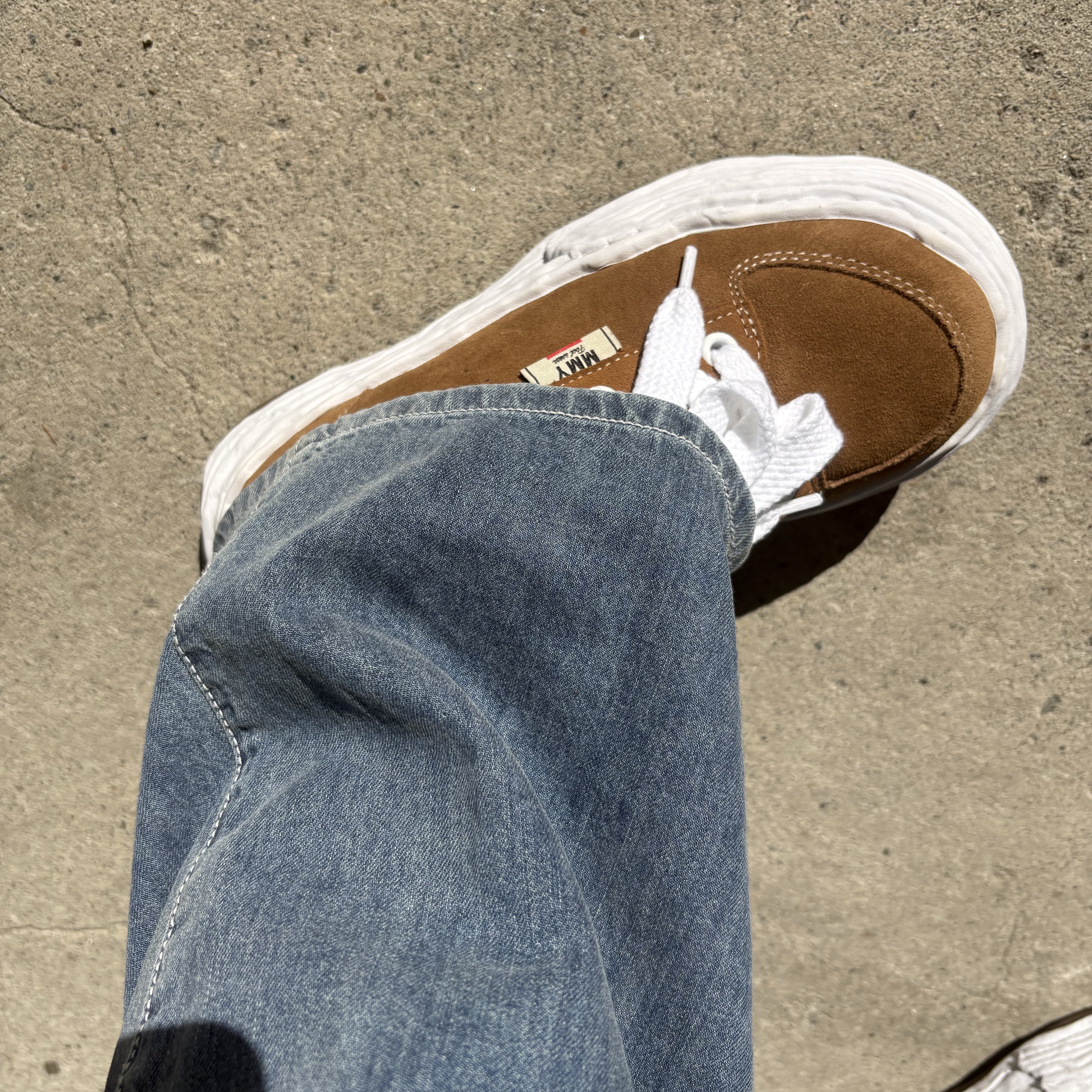 Maison Mihara Yasuhiro Oliver OG Sole Suede Low-top Sneakers Brown 착용 스타일 - 2