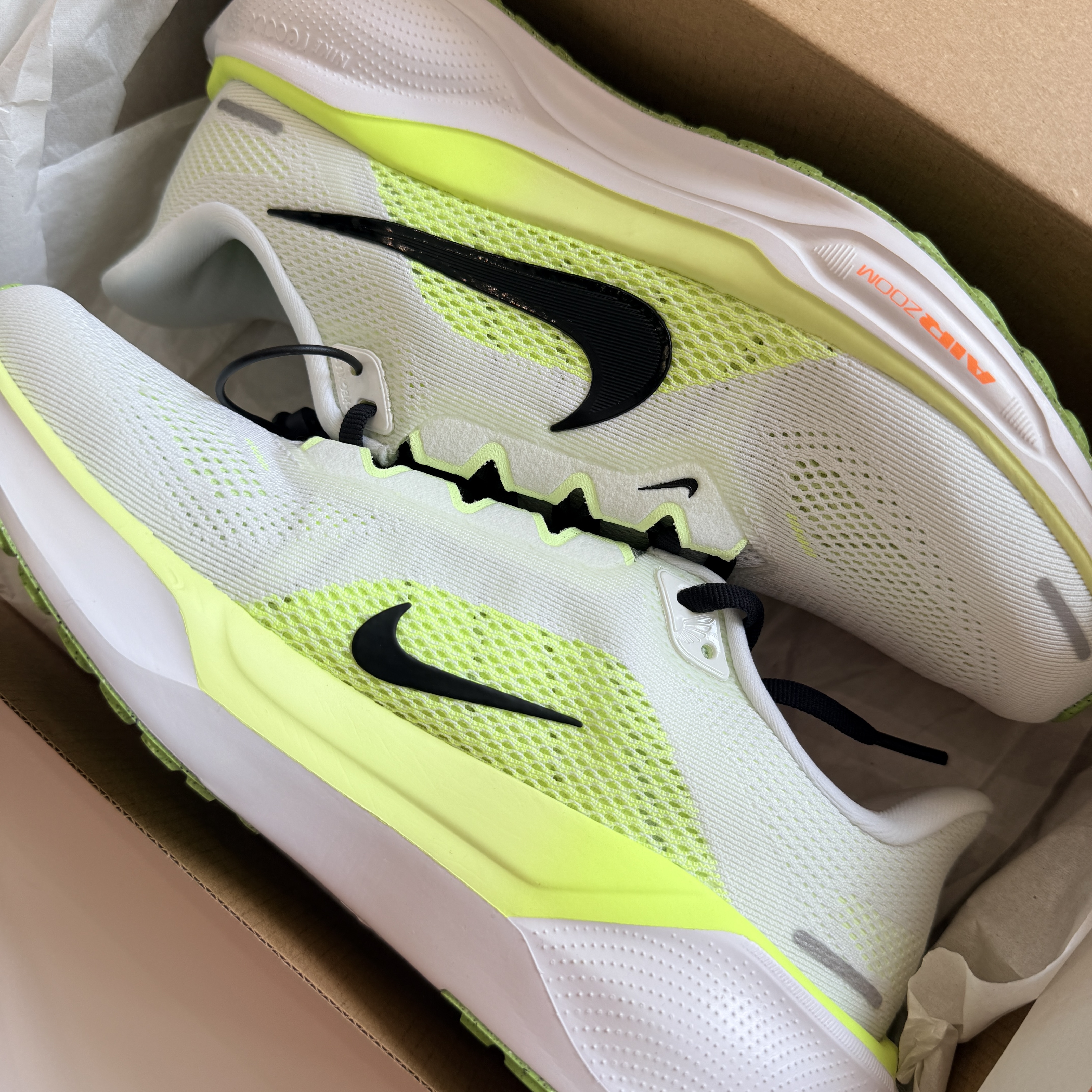 Nike Air Zoom Pegasus 41 White Volt Ice 착용 스타일