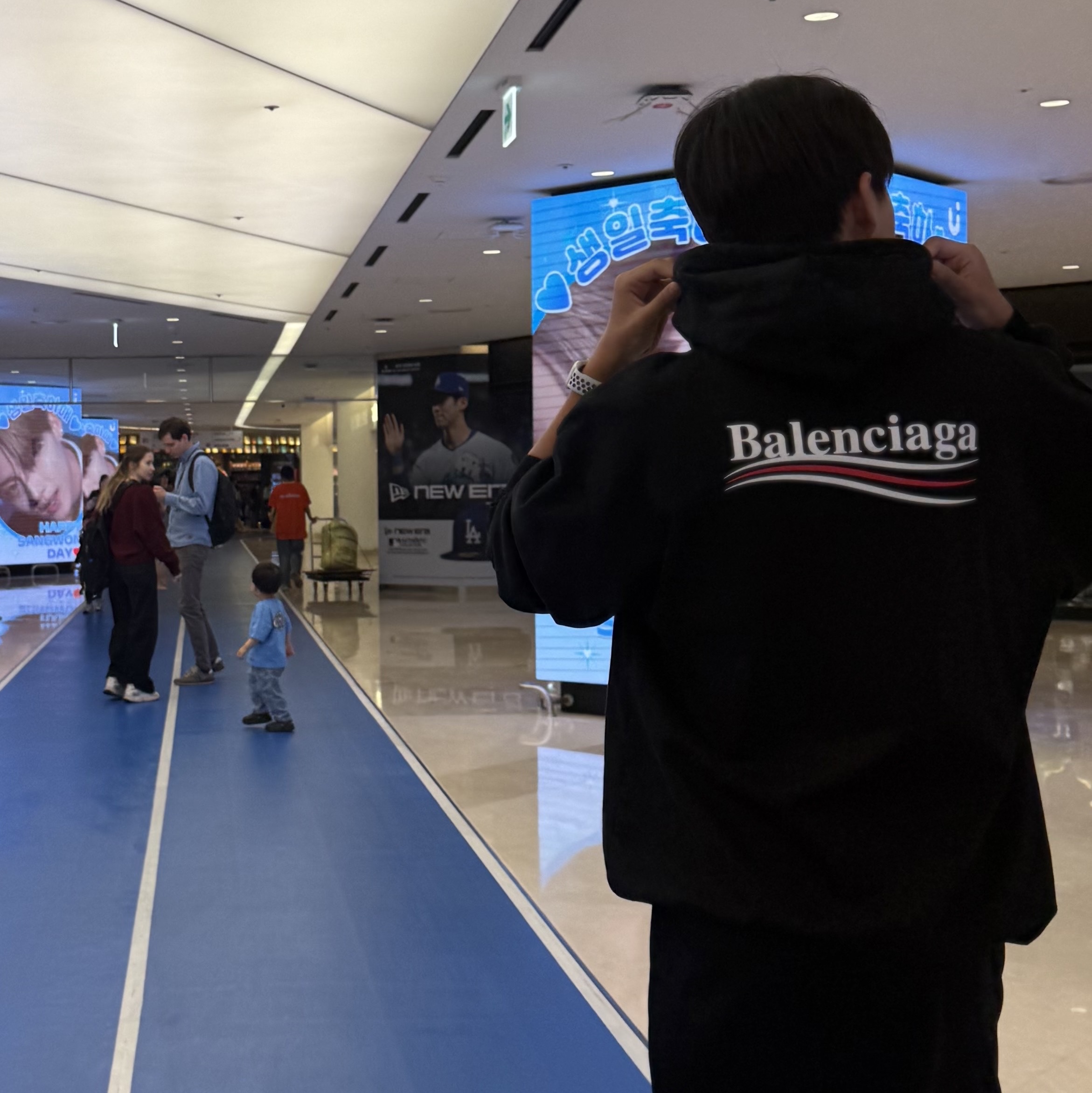 (W) Balenciaga Political Campaign Hoodie Large Fit Black, Apple Watch Nike SE 40mm GPS Silver Aluminum Case with Nike Sport Band USB C Pure Platinum Black (Korean Ver.) 착용 스타일