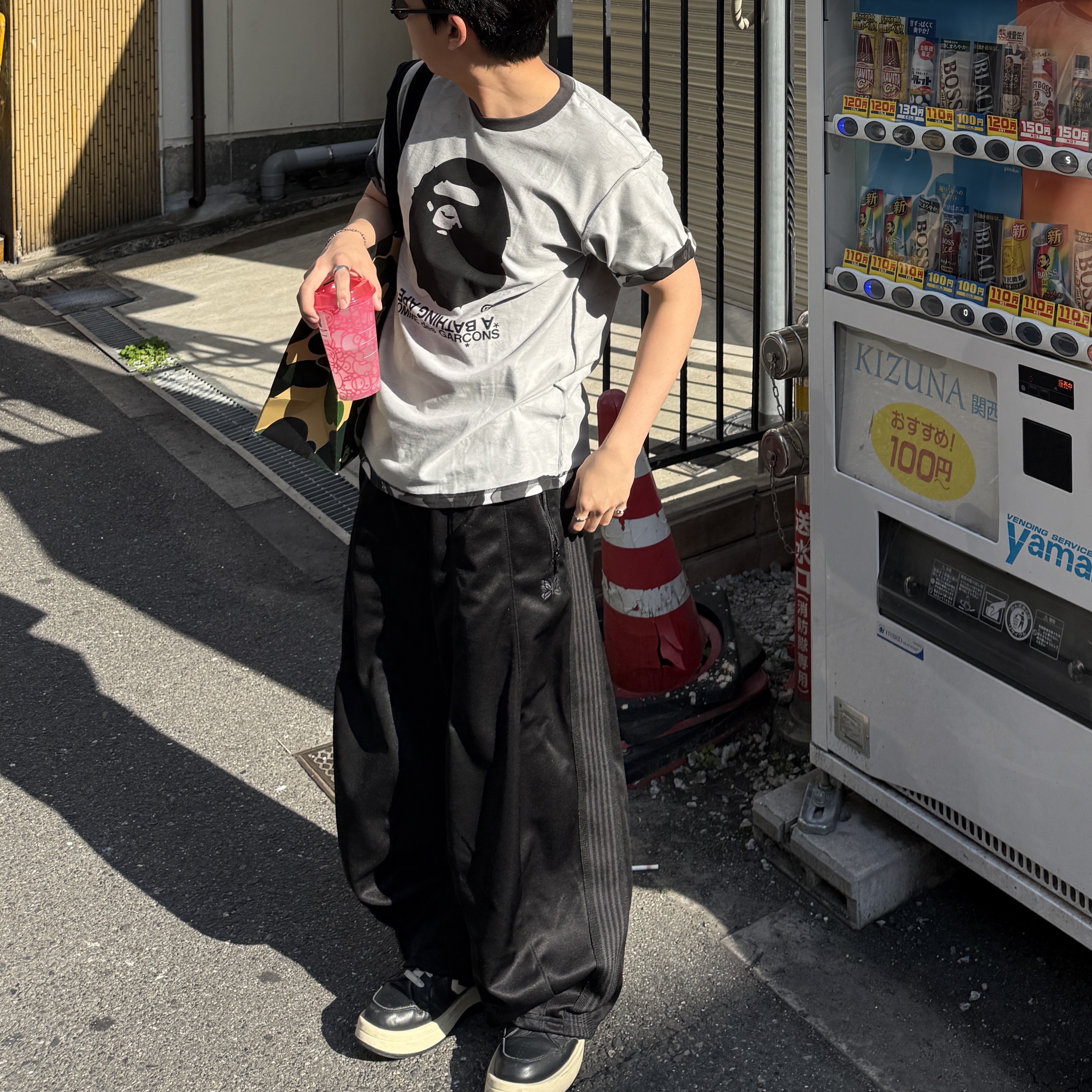 Needles H.D. Track Pants Poly Smooth Black (LHP, Studious) 착용 스타일 - 1