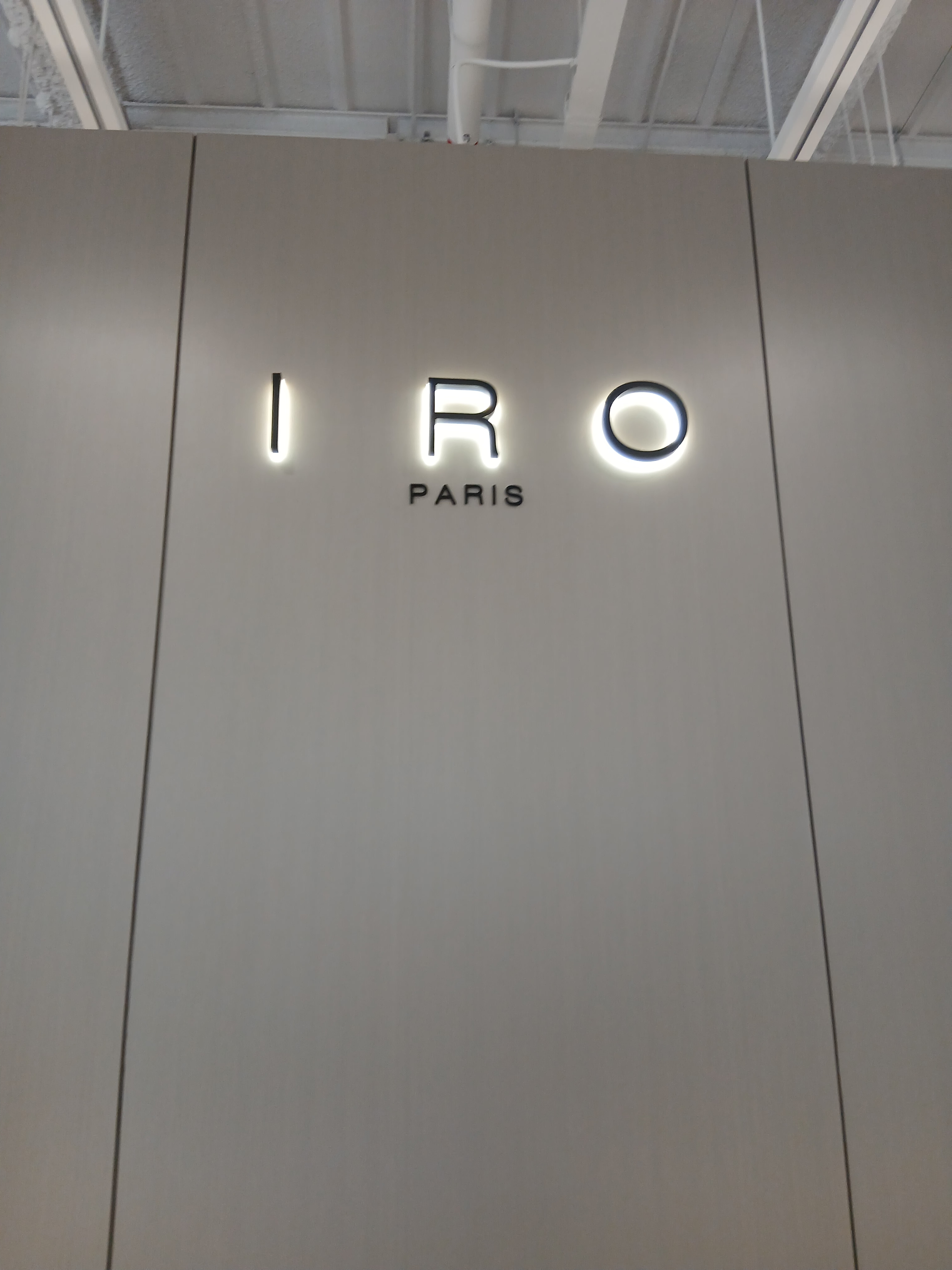 Iro Troyes Iro Logo Embroidery Washed Denim Ball Cap Blue, Iro Essential Cotton Logo Ball Cap Black 착용 스타일 - 4
