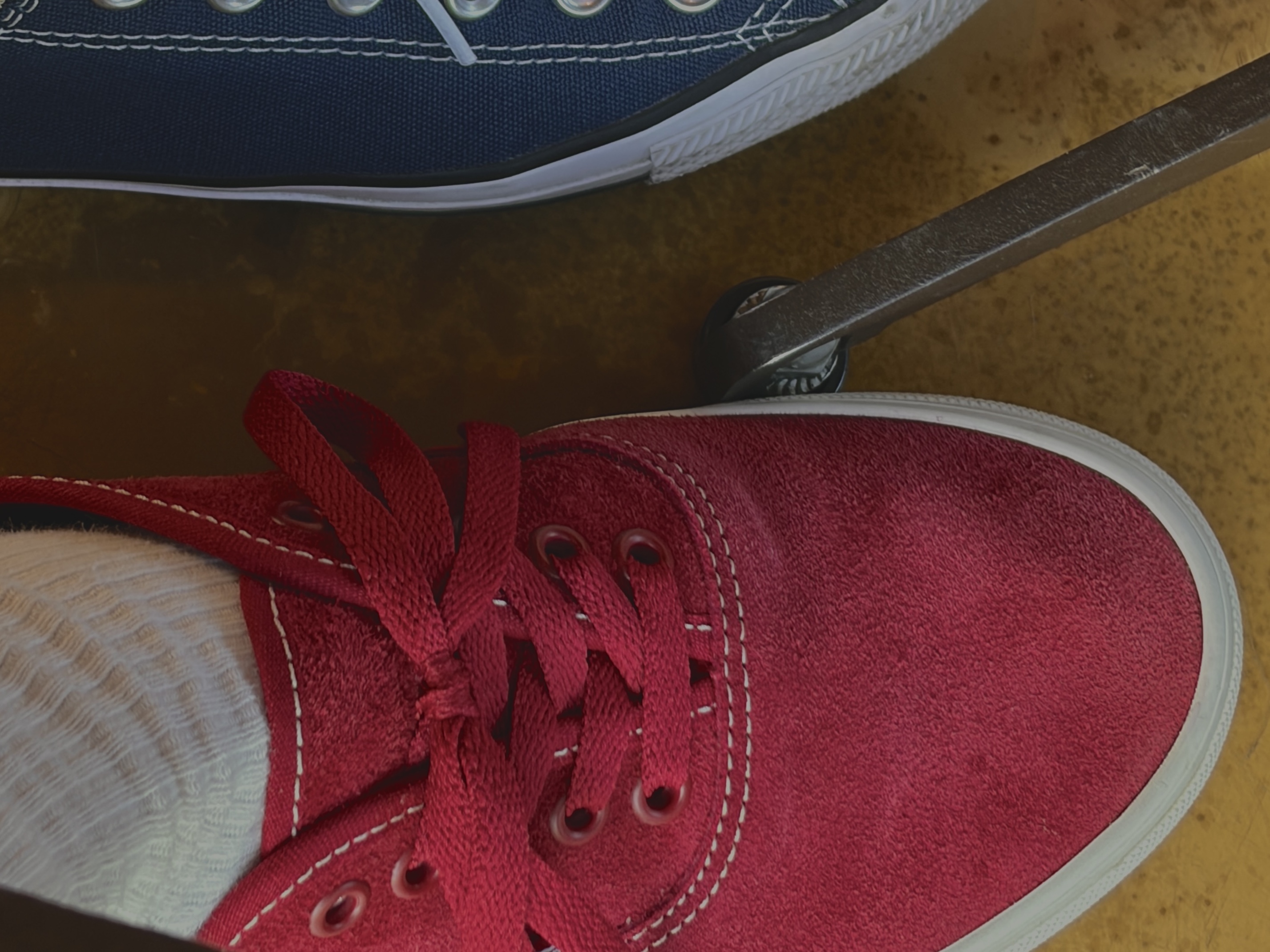 Vans Authentic Bordeaux Red, Vans Authentic Color Theory French Oak 착용 스타일 - 1