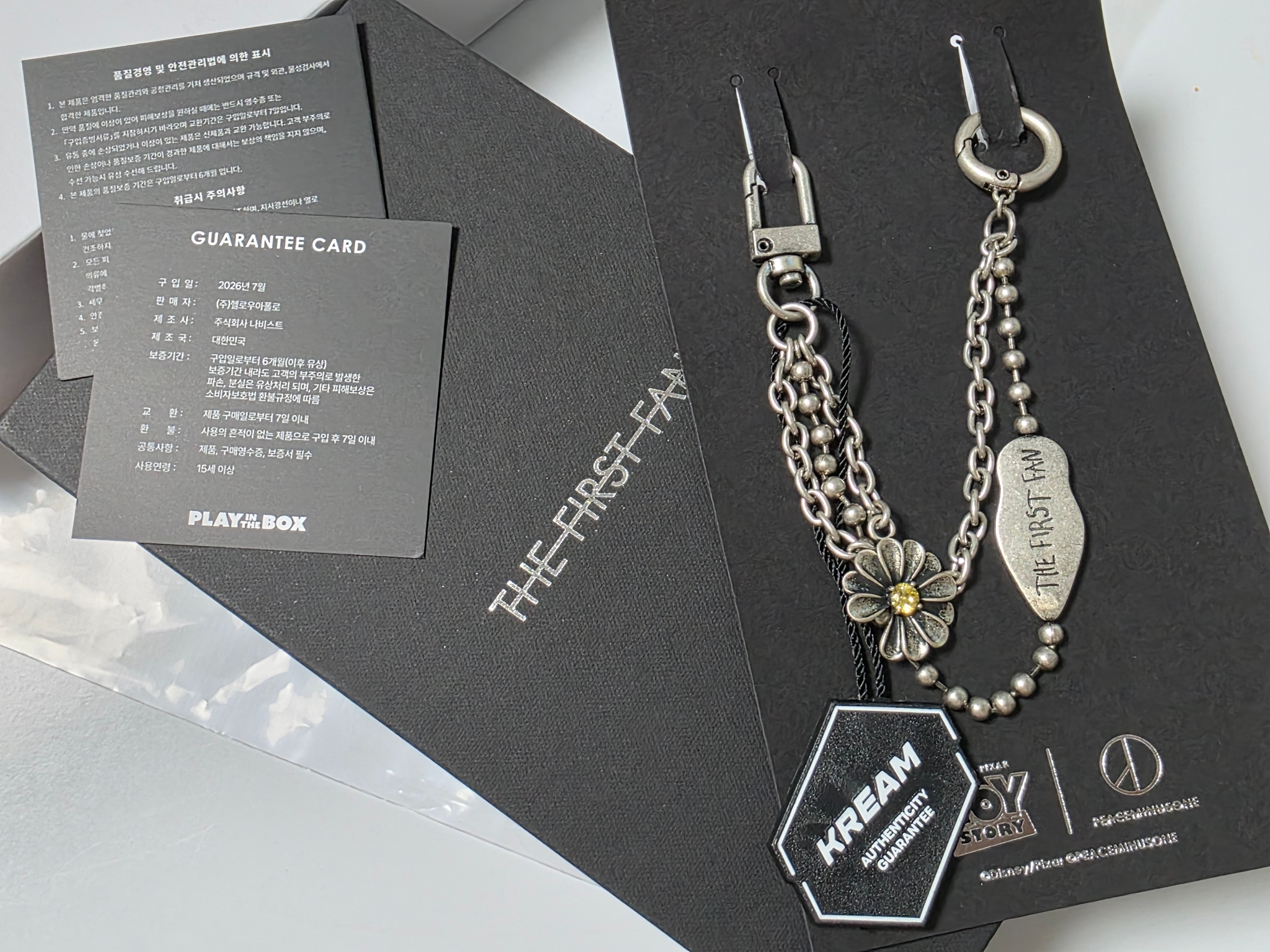 Casetify x Peaceminusone x Toy Story The First Fan Fashion Key Metal Chain Wrist Strap 착용 스타일 - 2