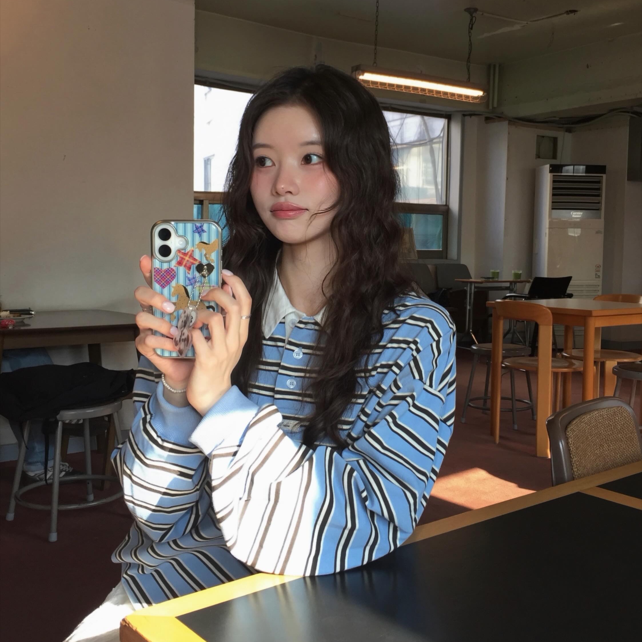 어프어프 코스믹 카우보이 에폭시 범퍼 케이스 실버 착용 스타일 - 3