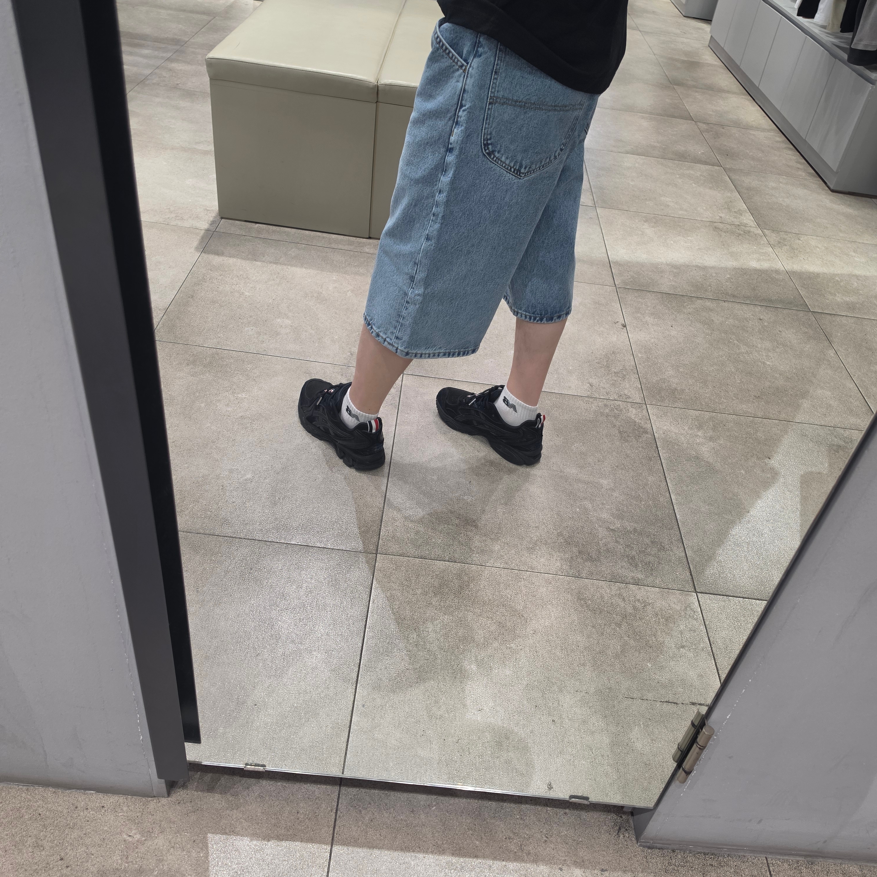 Supreme x Marithe Francois Girbaud X-Seam Baggy Denim Shorts Washed Indigo - 25SS 착용 스타일 - 2