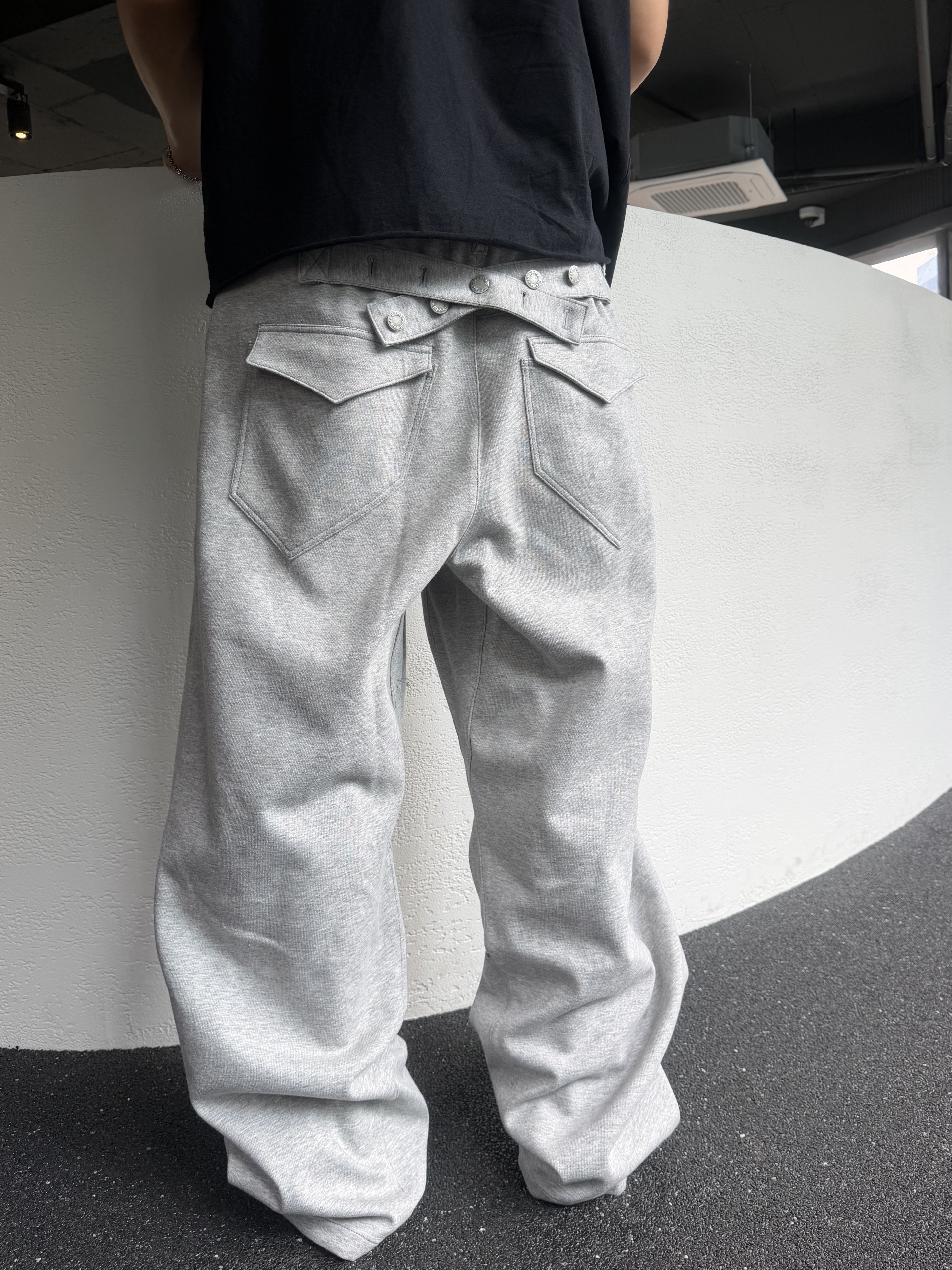 Khak. Engineered Sweatpants In Cotton Jersey Melange 착용 스타일 - 2