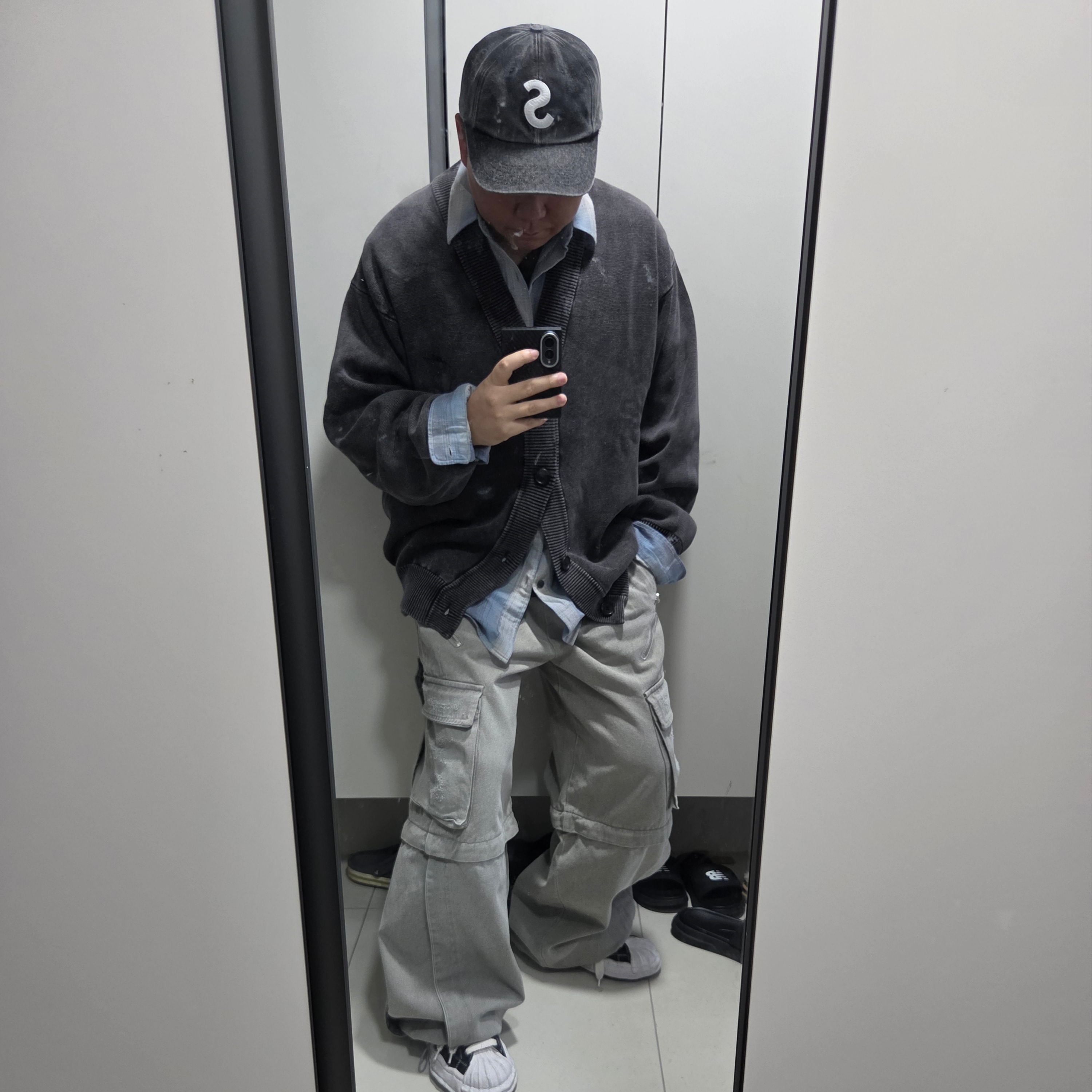 ZIOSONGZIO Salt Dying Nocturne Knit Cardigan Grey, Supreme Pigment Print S Logo 6-Panel Black - 23FW 착용 스타일