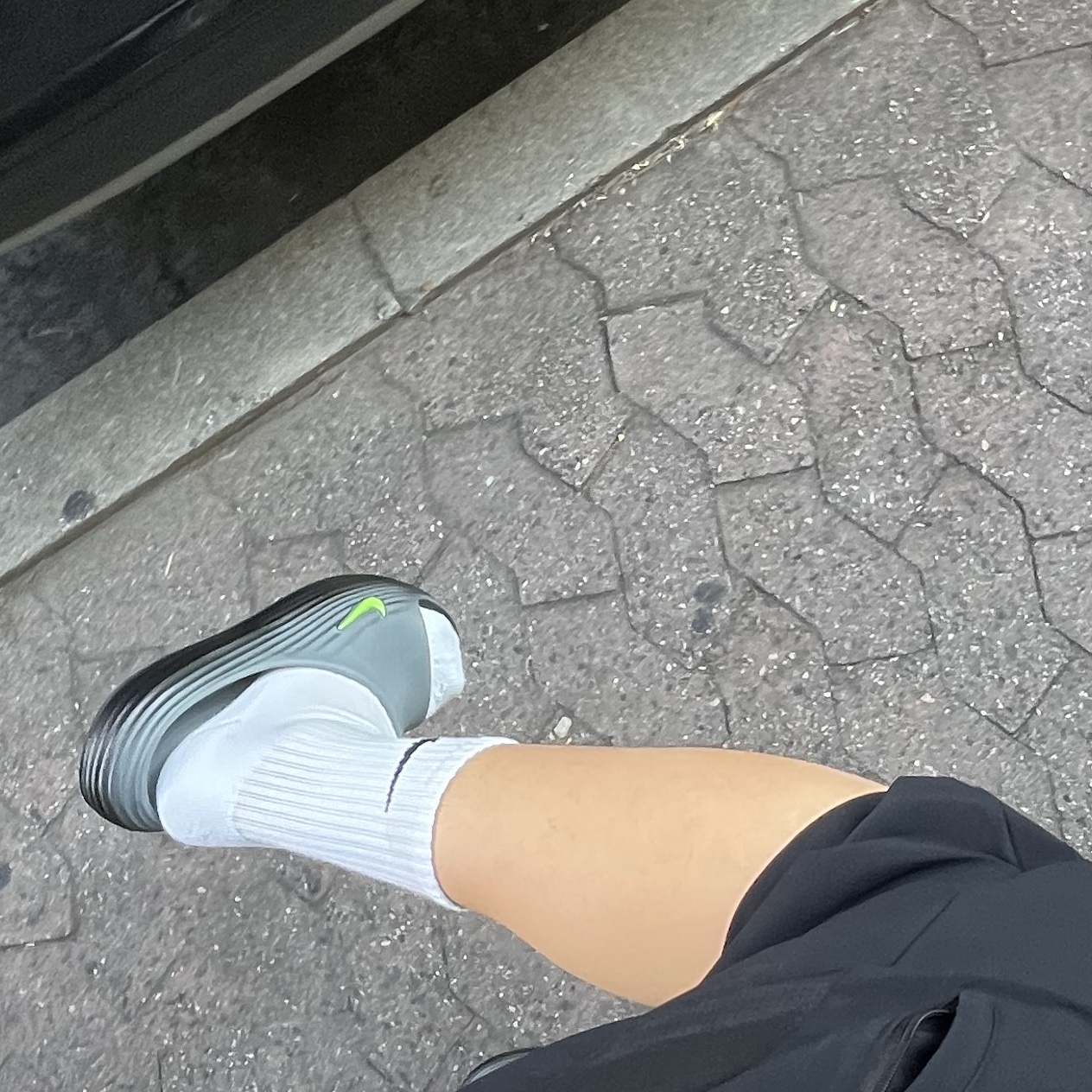 Nike ReactX Rejuven8 Slide Cool Grey Black 착용 스타일