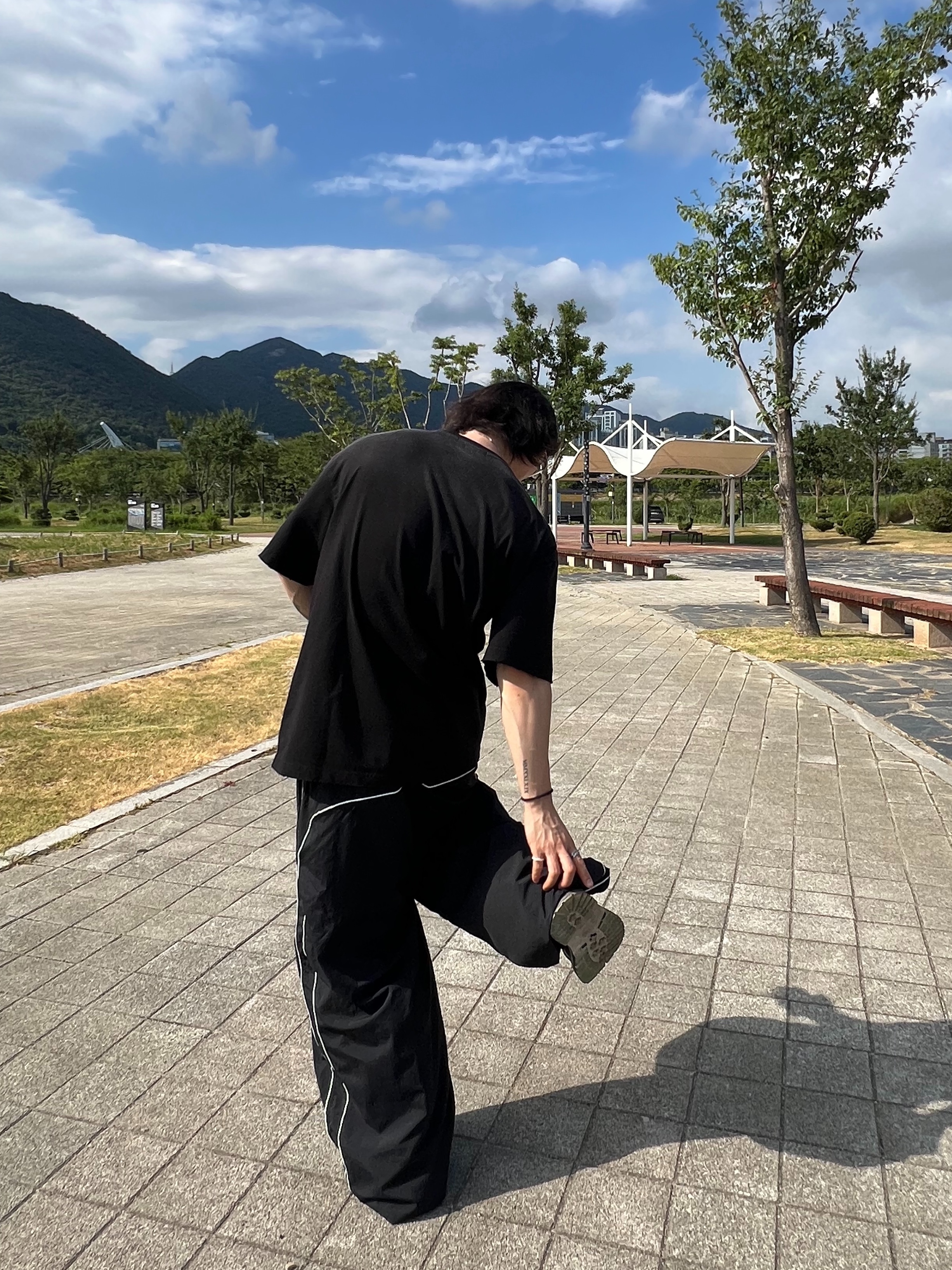 AX CONNECTION Destroyed Connector Embroidered Oversized T-Shirt Washed Black, Undermycar Mu.126 Original Logo Piping Line Nylon Pants Black 착용 스타일 - 10