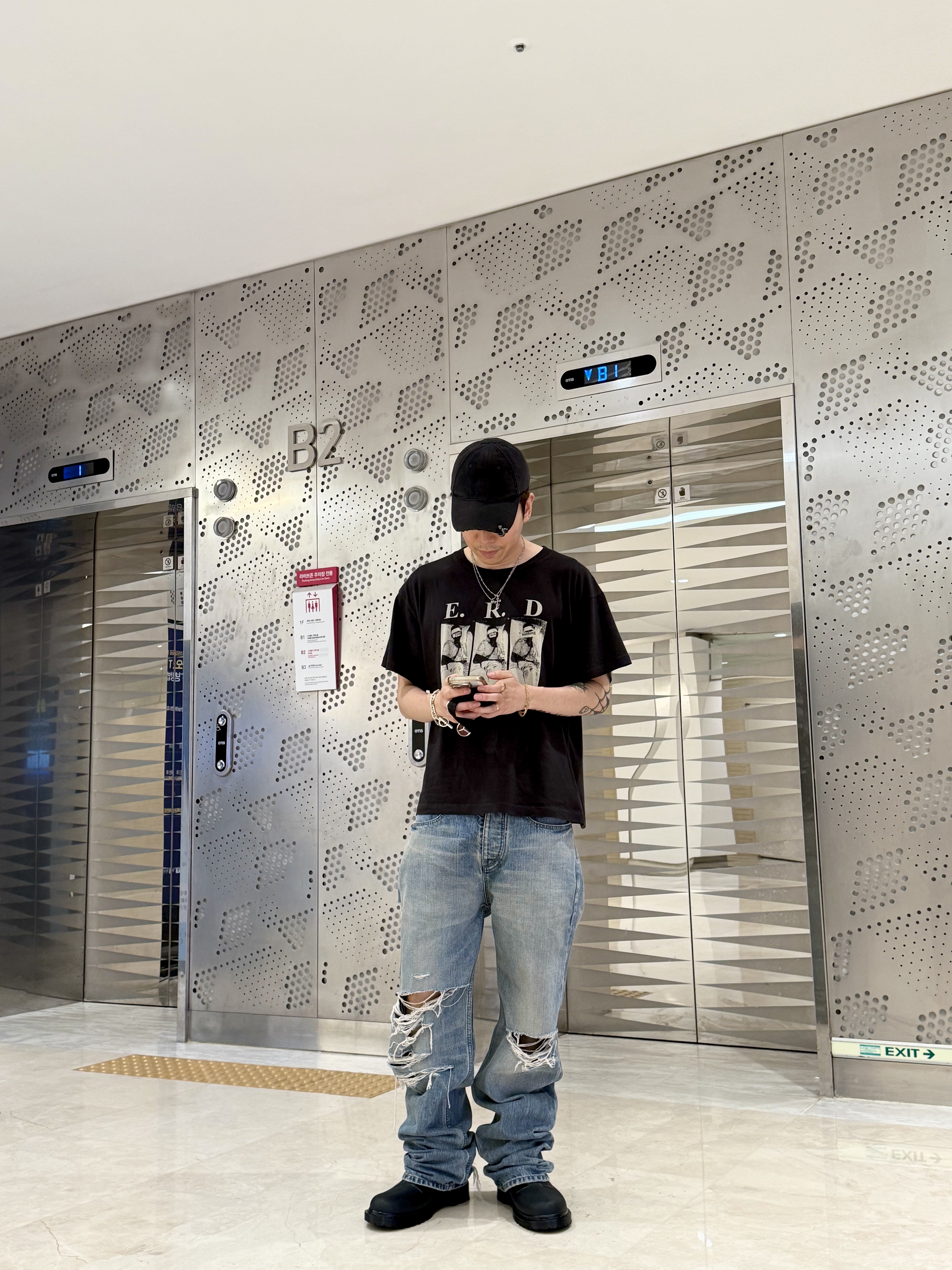 Balenciaga Integrated Belt Pants Light Blue, Enfants Riches Deprimes You Are Nothing T-Shirt Faded Black 착용 스타일 - 1