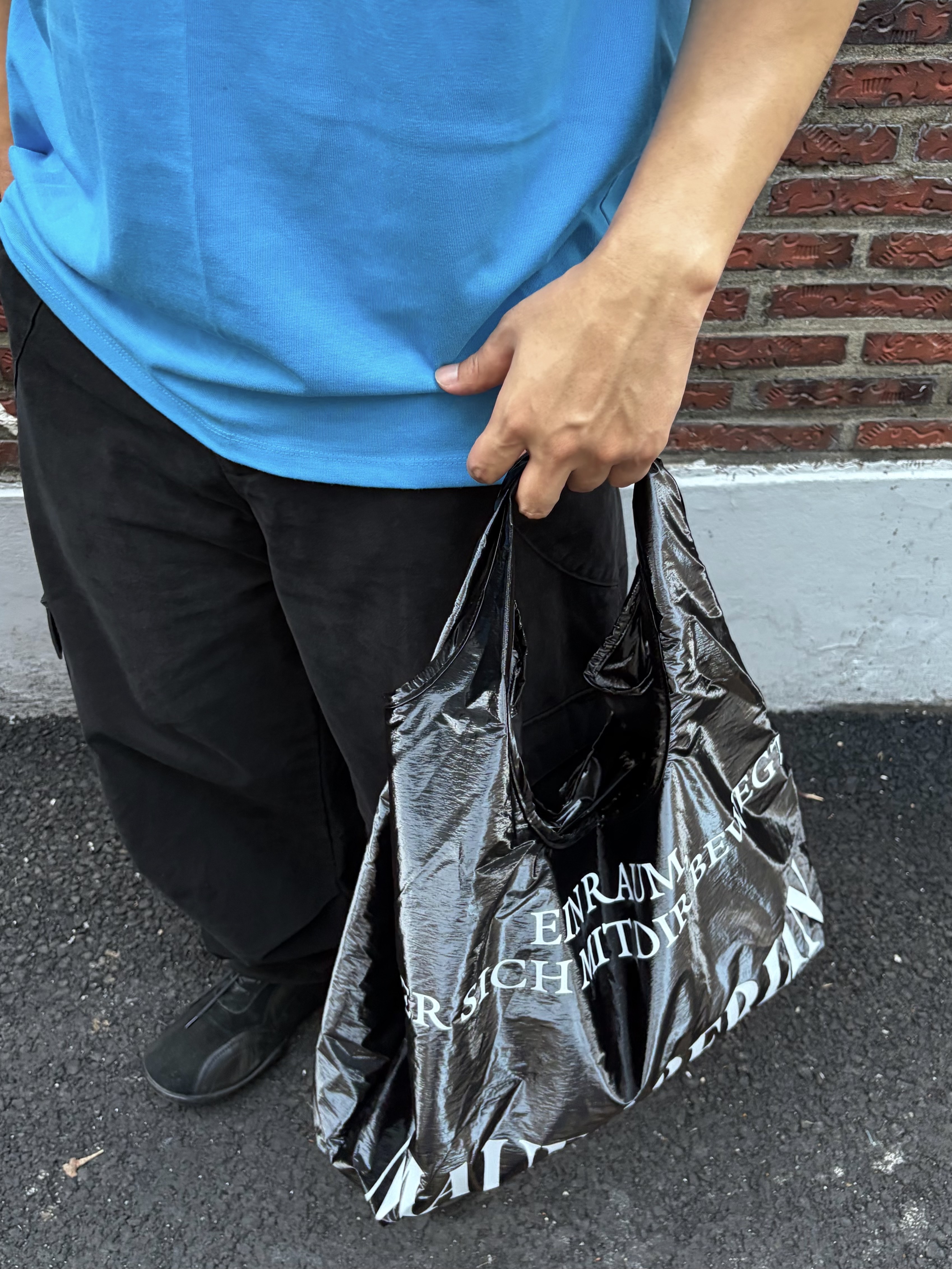 noun Soft Round T-Shirts Blue, noun Washed Cargo Pants Black 착용 스타일 - 5