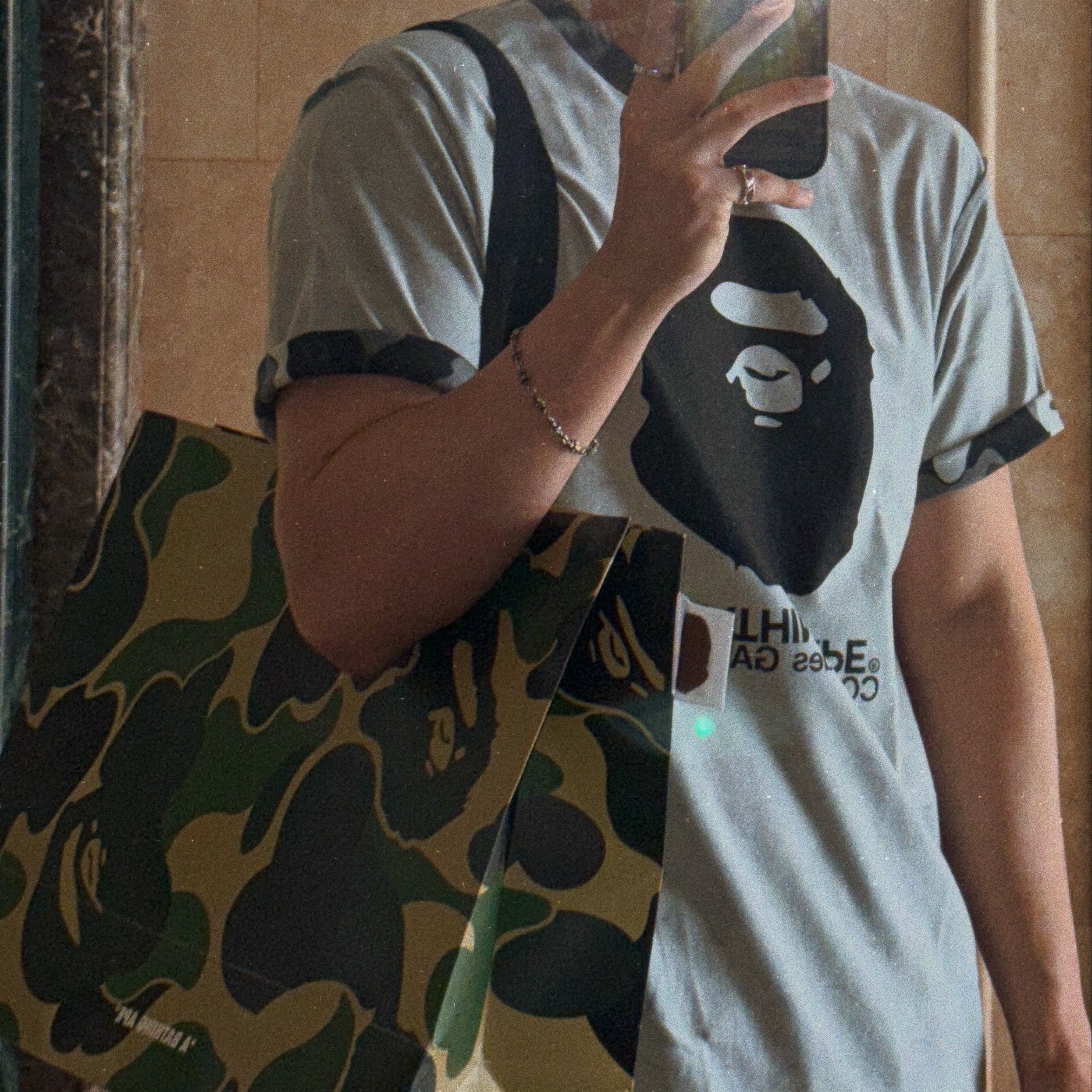 BAPE x Comme Des Garcons Osaka Camo Inside Out T-Shirt Black 착용 스타일 - 3
