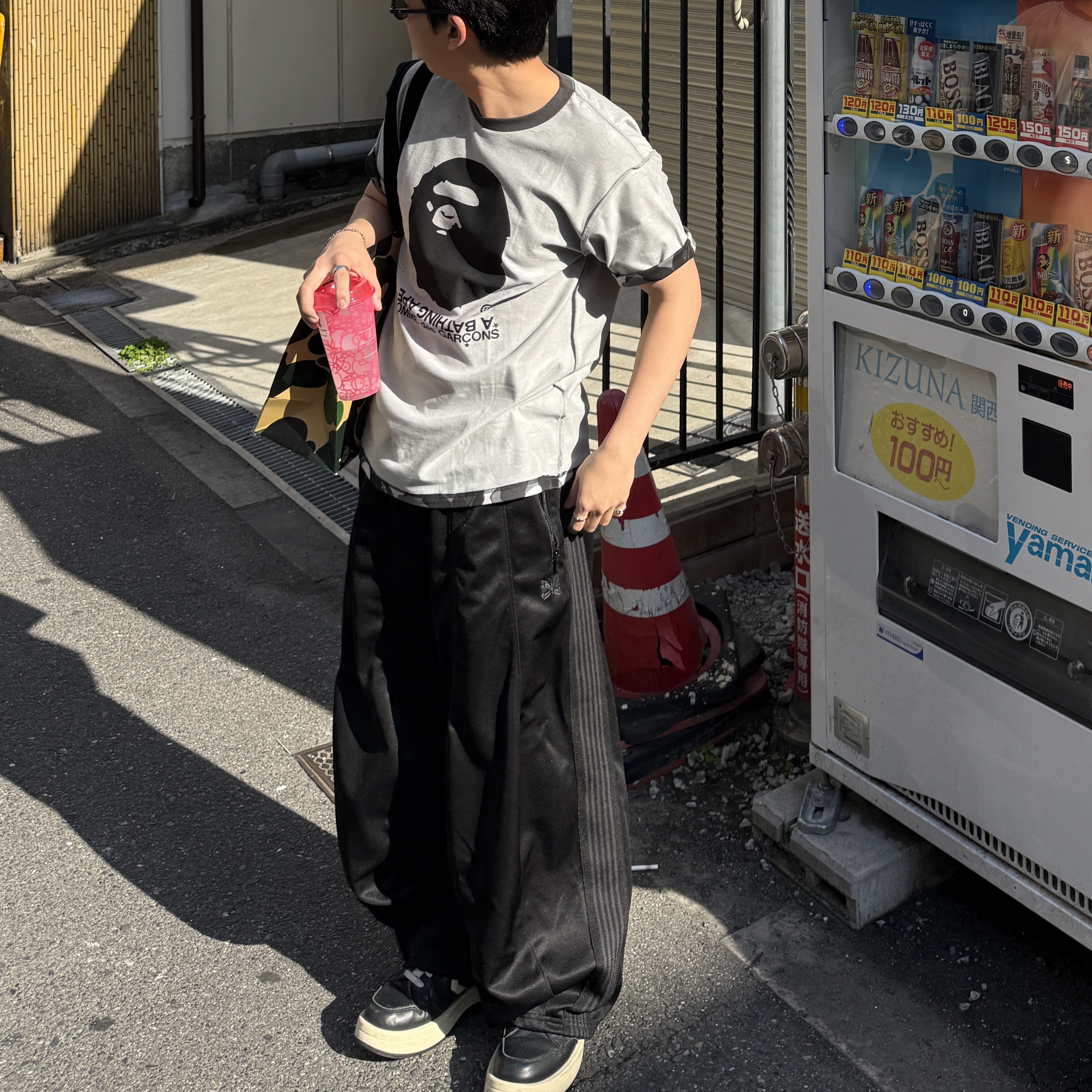 BAPE x Comme Des Garcons Osaka Camo Inside Out T-Shirt Black 착용 스타일 - 1
