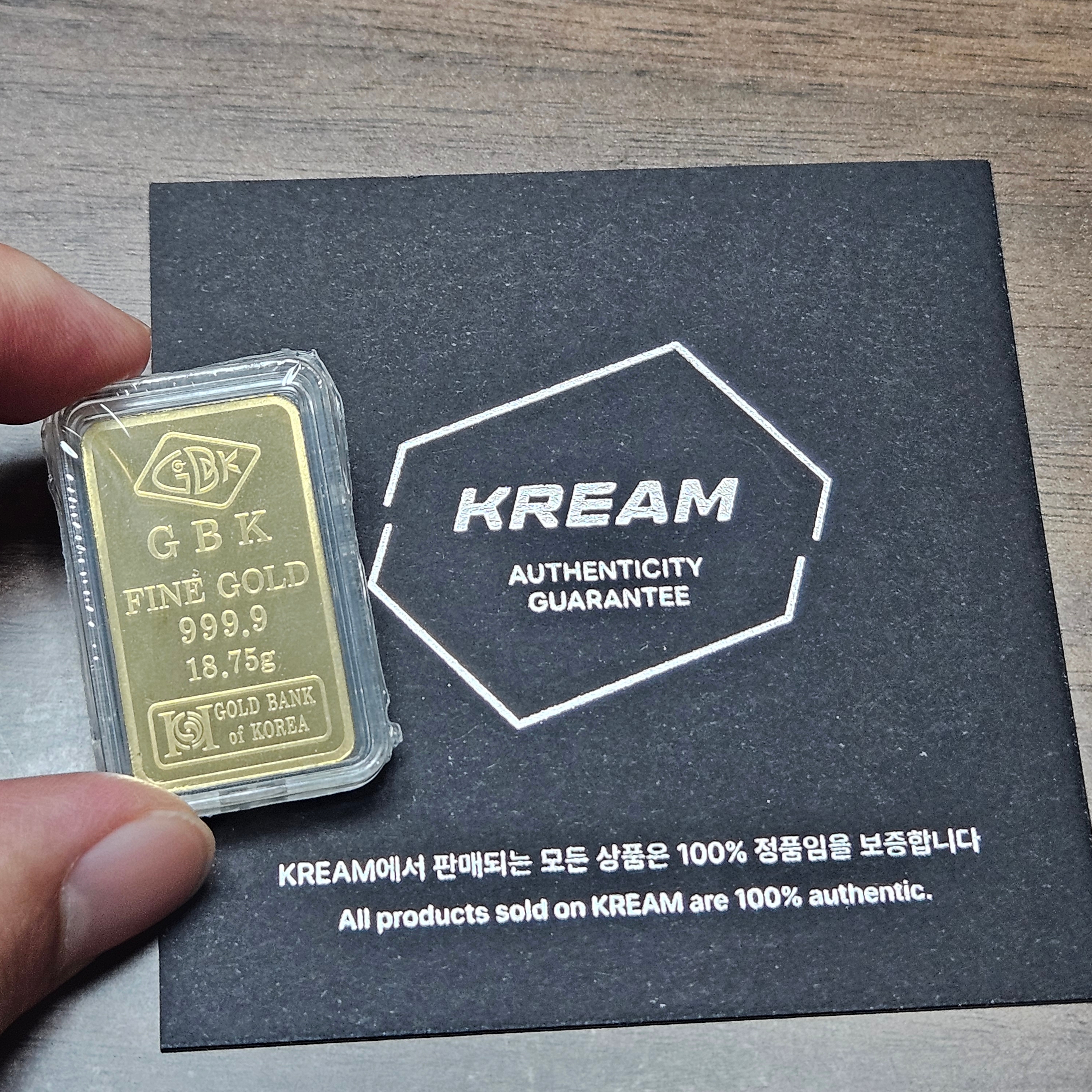 Gold The Three Major Hallmarks Gold Bar 18.75g (Random Design) 착용 스타일