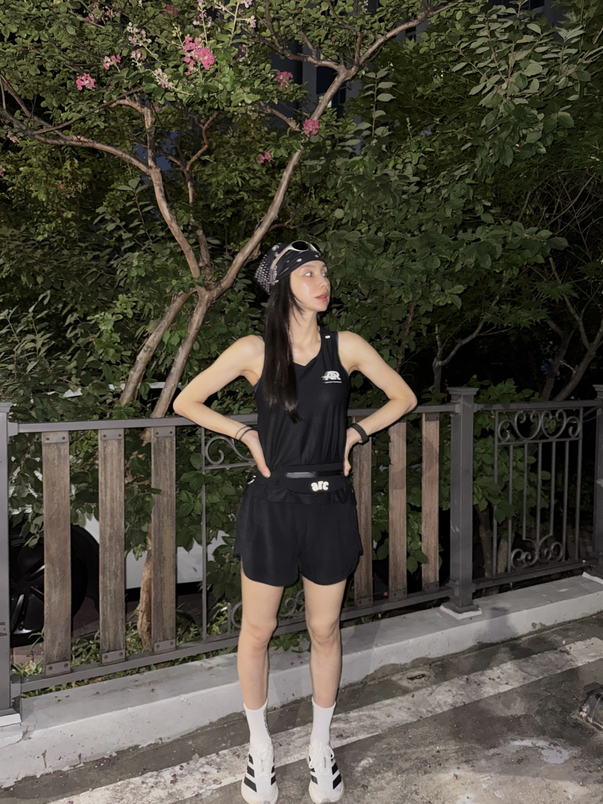 Montbell Trekking Glasses Silver Metallic Light Grey, ARC Running Slim Belt Black 착용 스타일 - 5
