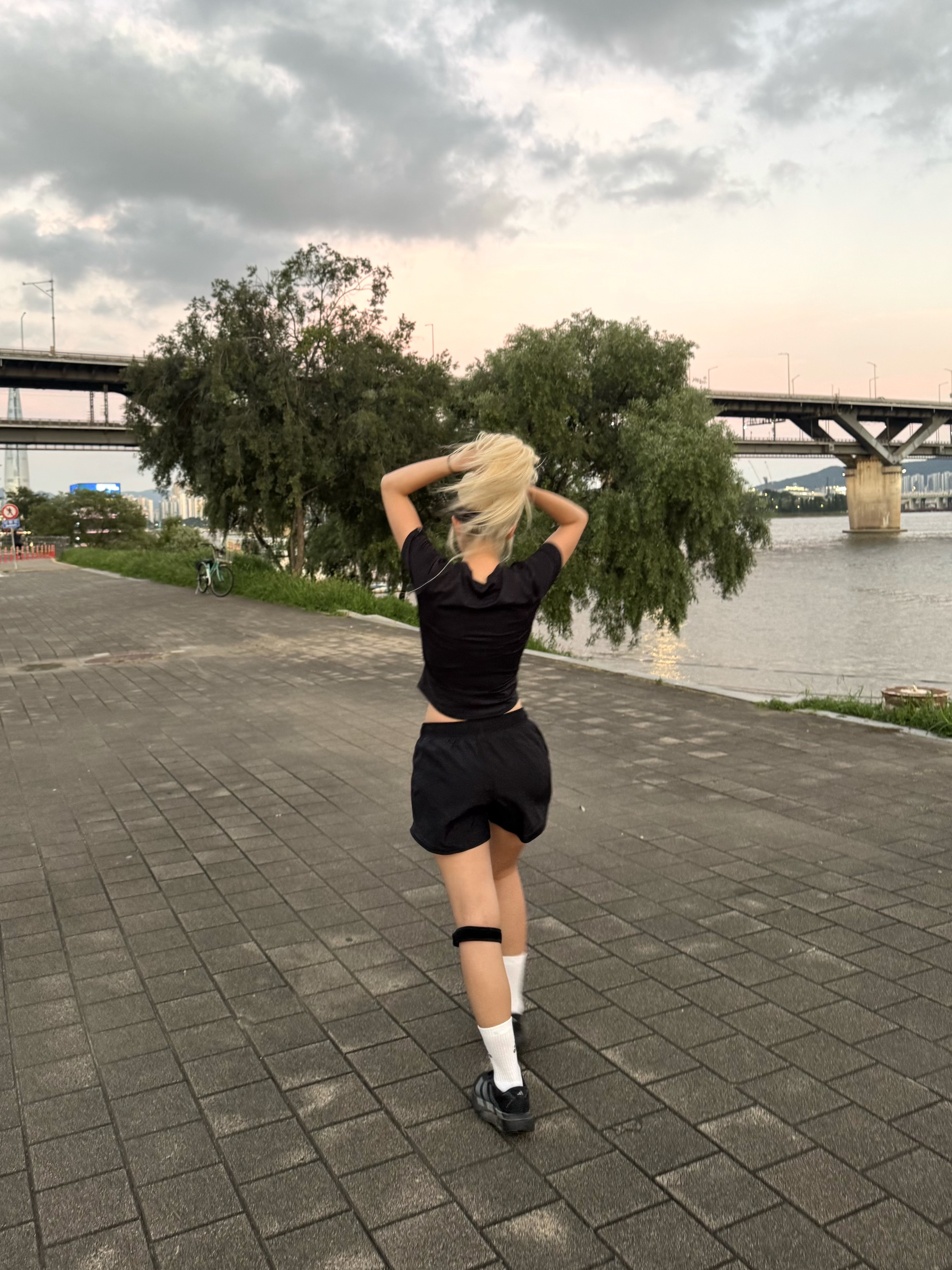 (W) Nike Tempo Dri-Fit Mid-Rise Brief Lined Running Shorts Black - Asia, Oakley Eye Jacket Redux Matte Black Frame Prizm Grey Lenses High Bridge Fit 착용 스타일 - 5