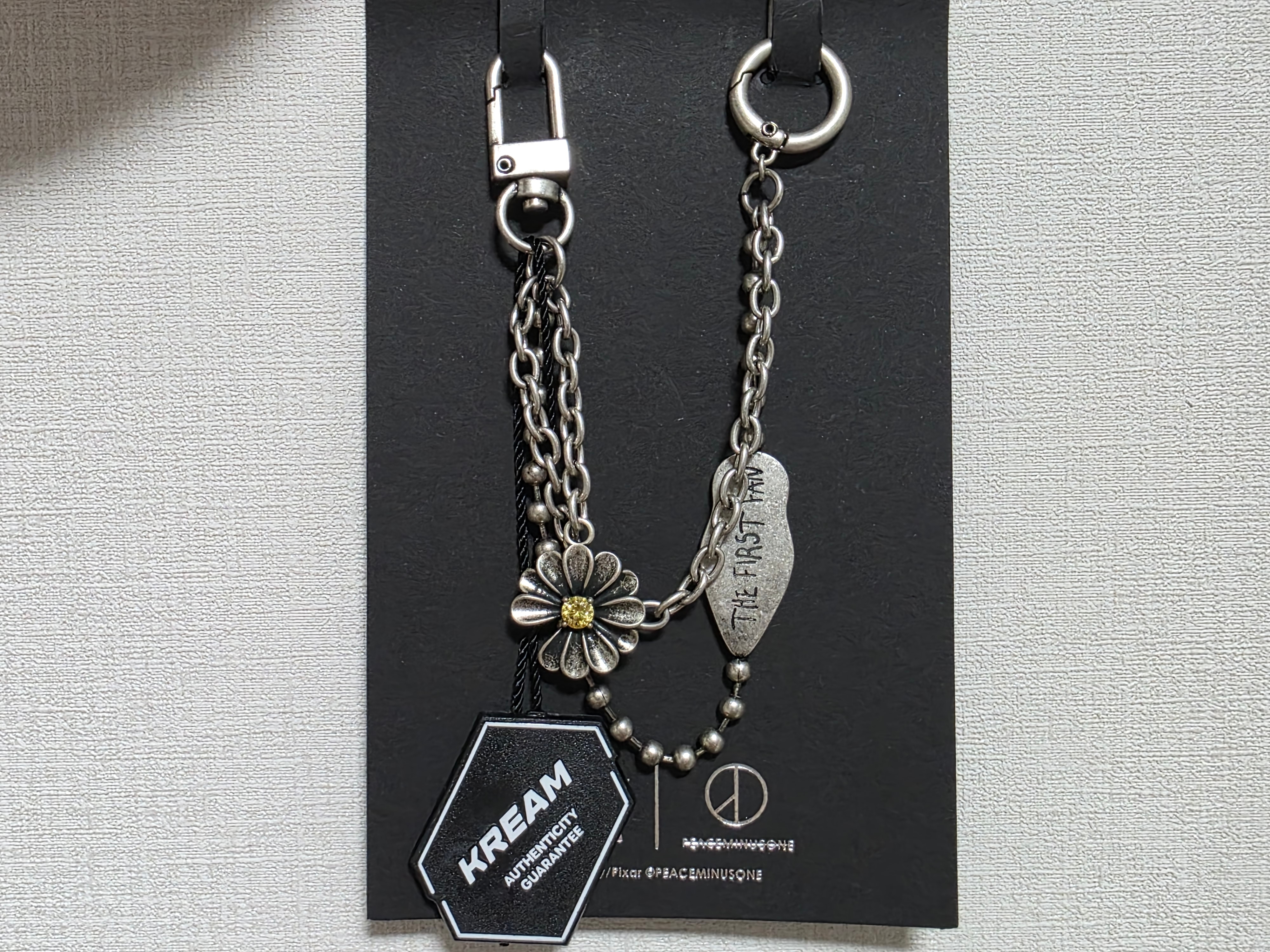 Casetify x Peaceminusone x Toy Story The First Fan Fashion Key Metal Chain Wrist Strap 착용 스타일 - 1