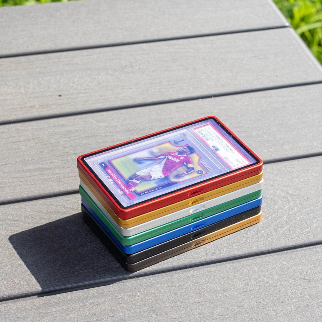 DAILY.K PSA aluminium graded card case red 착용 스타일