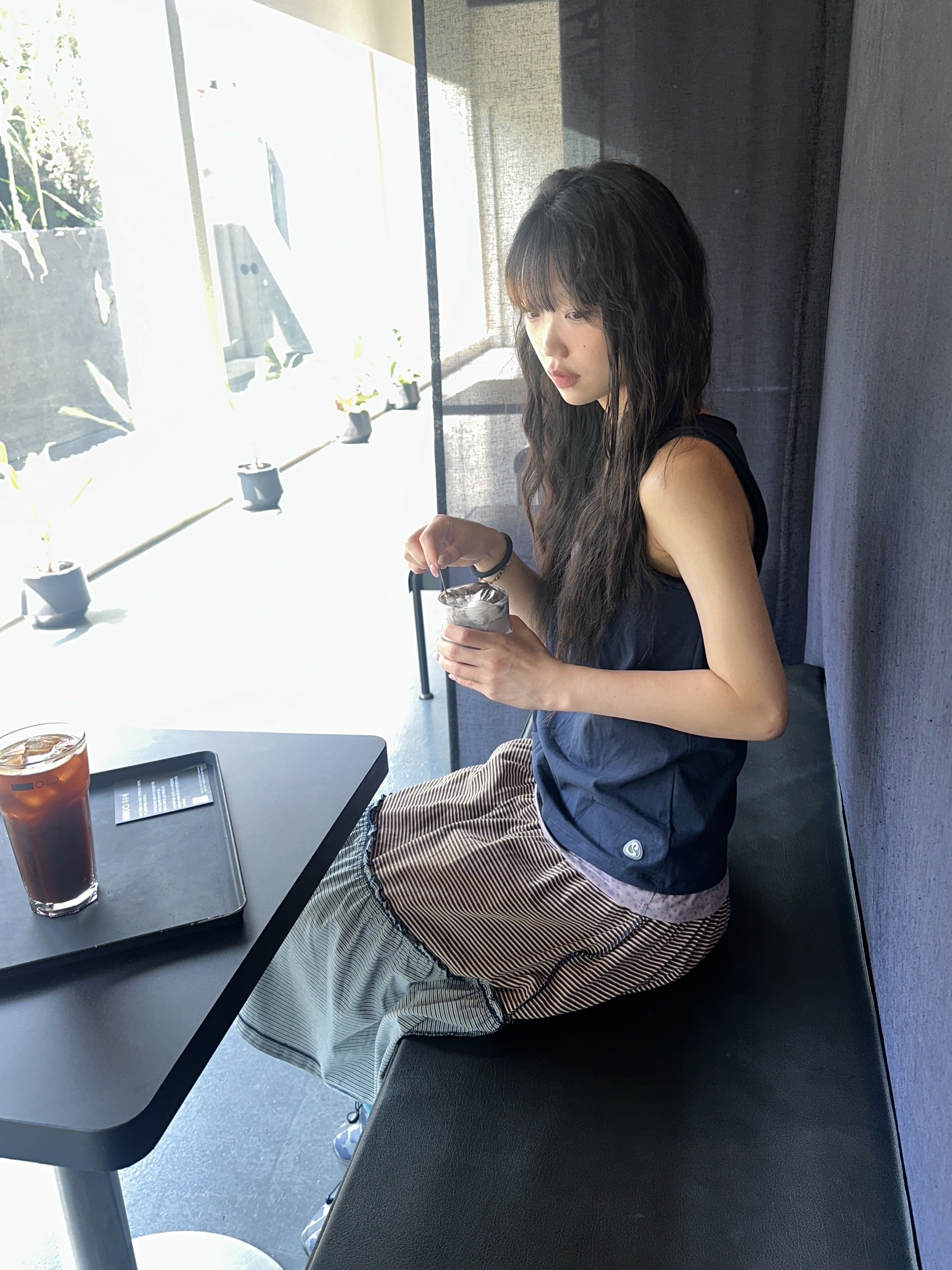 COYSEIO Dudu Layered Sleeveless Navy, COYSEIO Colored Stripe Midi Skirt Purple 착용 스타일 - 1