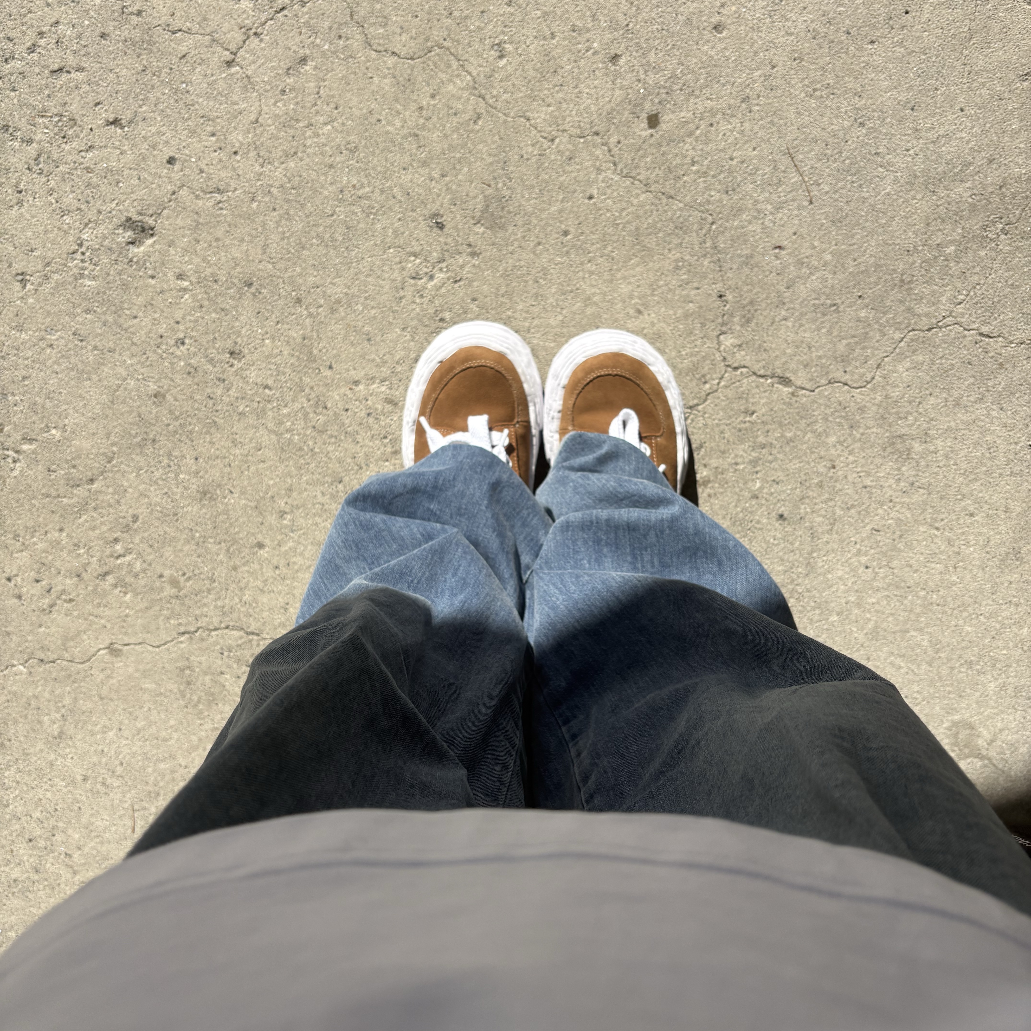 Maison Mihara Yasuhiro Oliver OG Sole Suede Low-top Sneakers Brown 착용 스타일 - 1