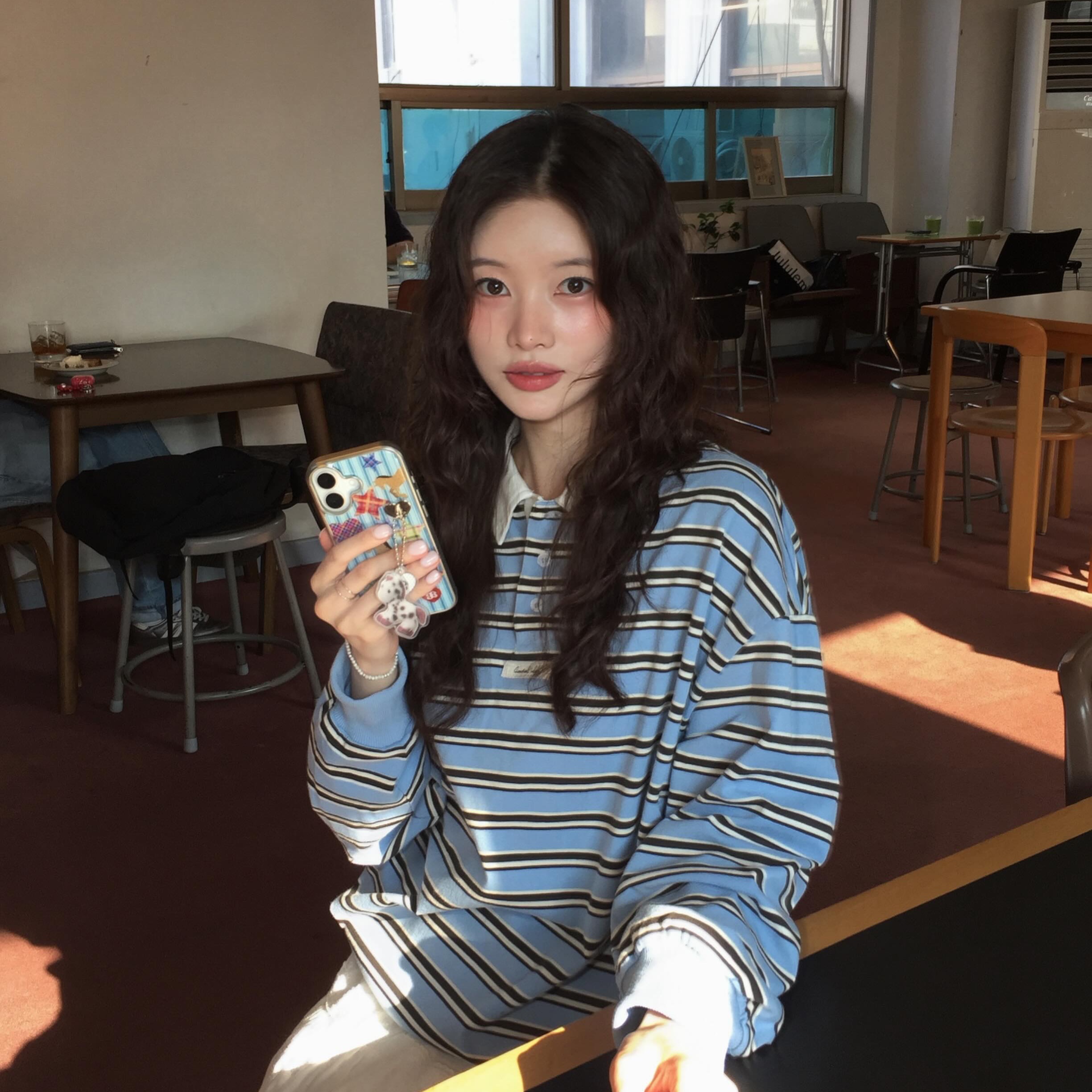 어프어프 코스믹 카우보이 에폭시 범퍼 케이스 실버 착용 스타일 - 2