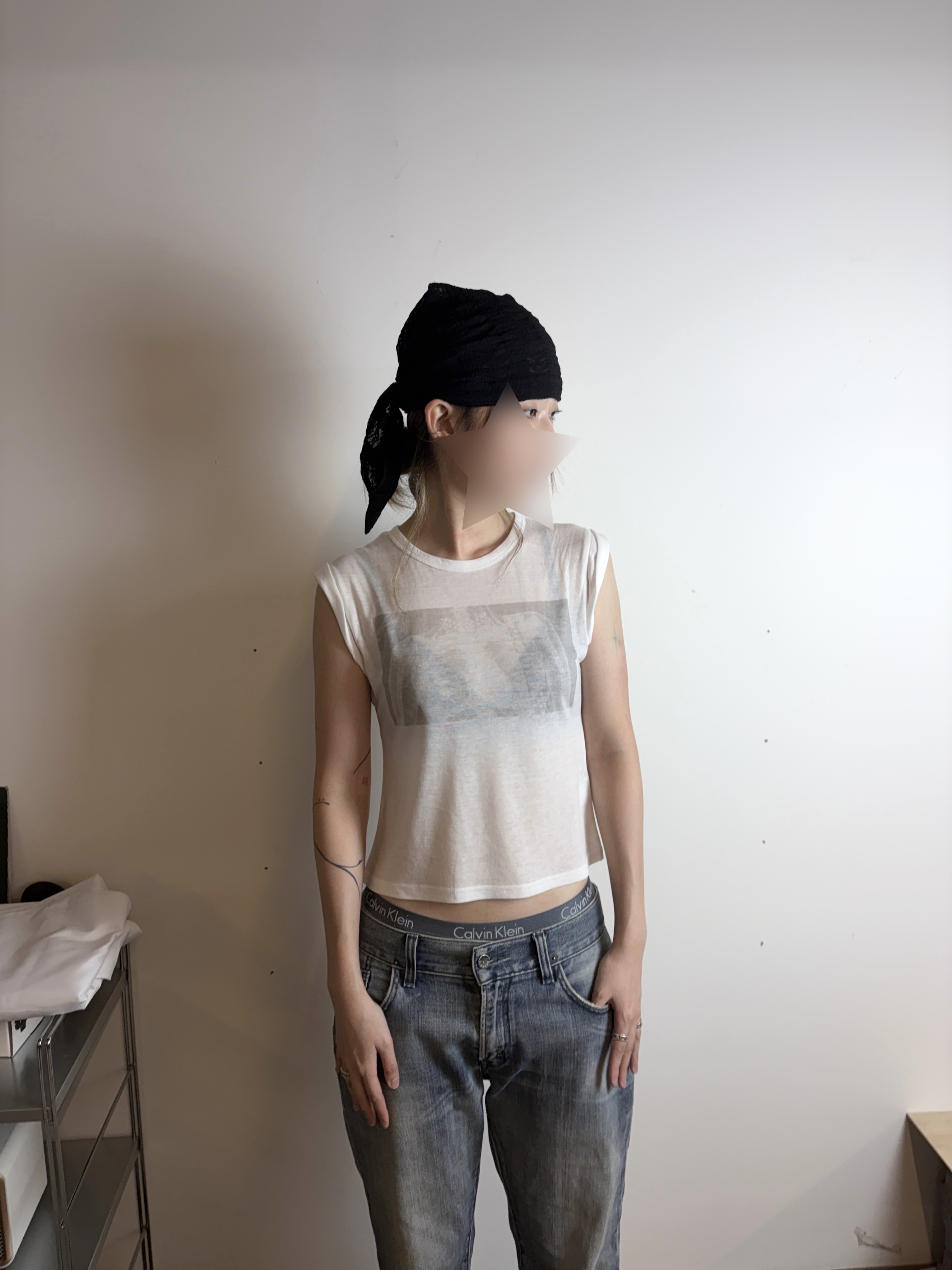 Asics x Kiko Kostadinov Novalis Ormosiancy Hat Anthracite, Aoiro Ripple Nomad Headwrap - Black 착용 스타일 - 3