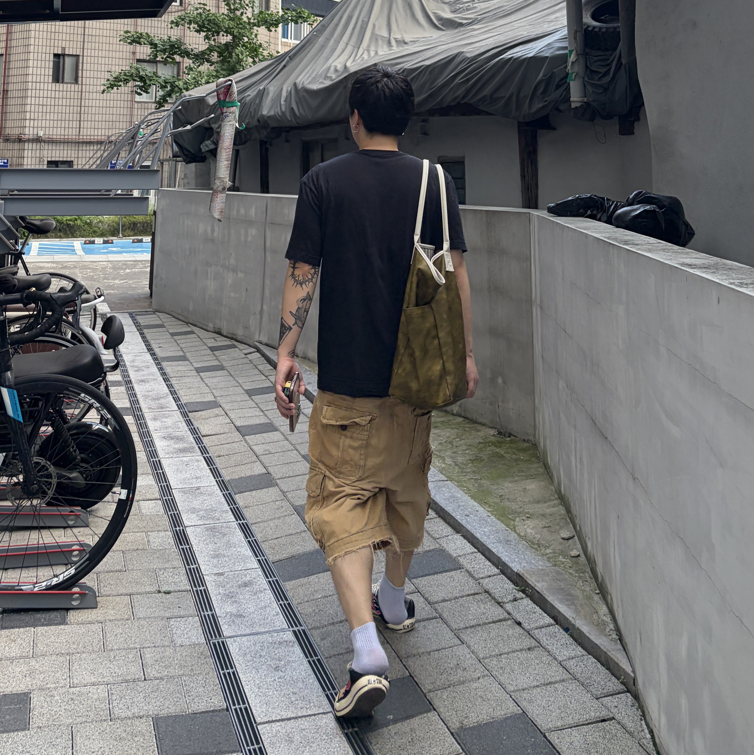 Aoiro Fade Big Bag - Old Moss, Aoiro Fade Big Bag - Cloud 착용 스타일