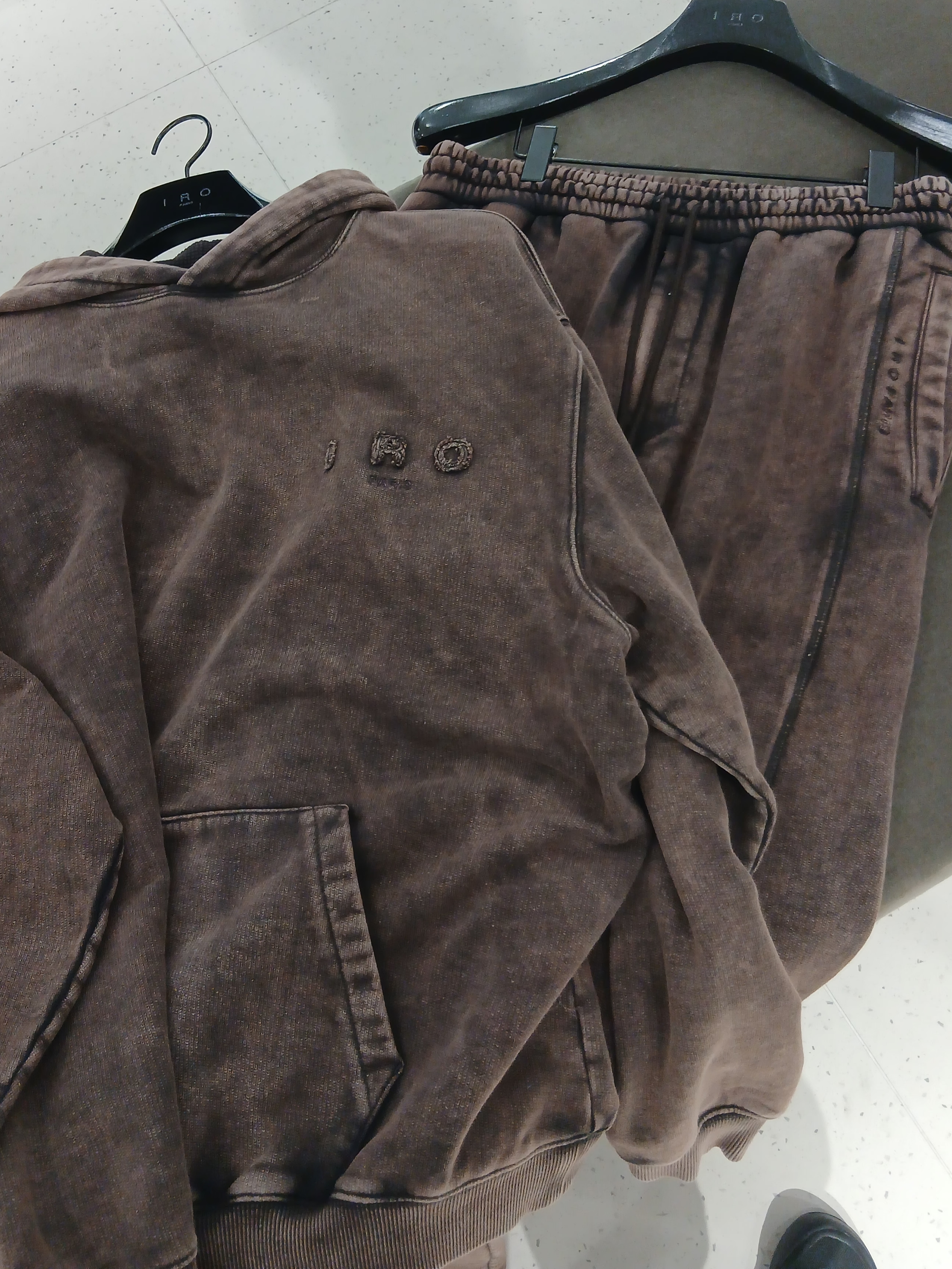 Iro Nuage Logo Applique Dyeing Hoodie Dark Gray, Iro Fane Garment Dyed Sweat Pants Dark Gray 착용 스타일 - 1