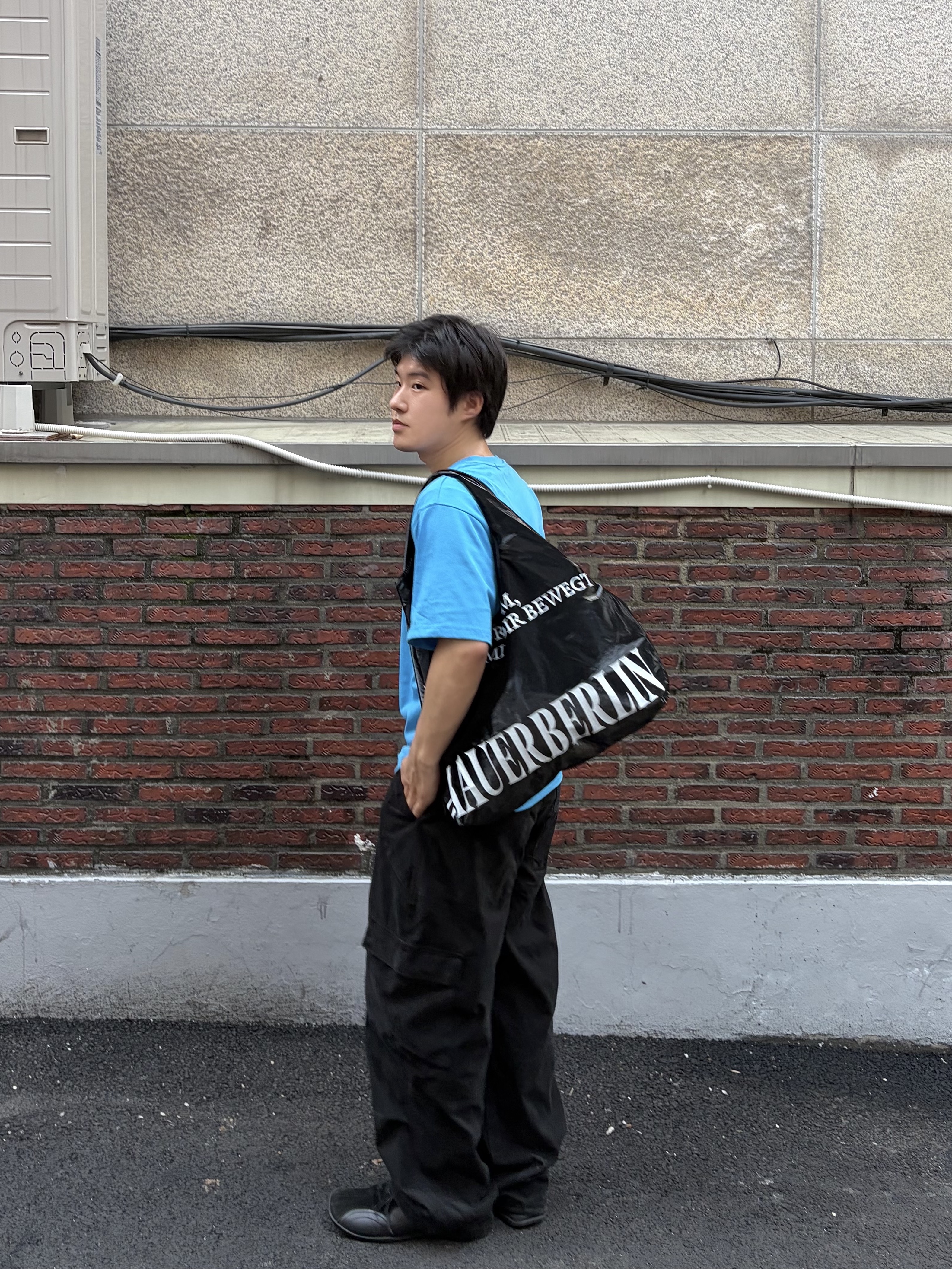 noun Soft Round T-Shirts Blue, noun Washed Cargo Pants Black 착용 스타일 - 1