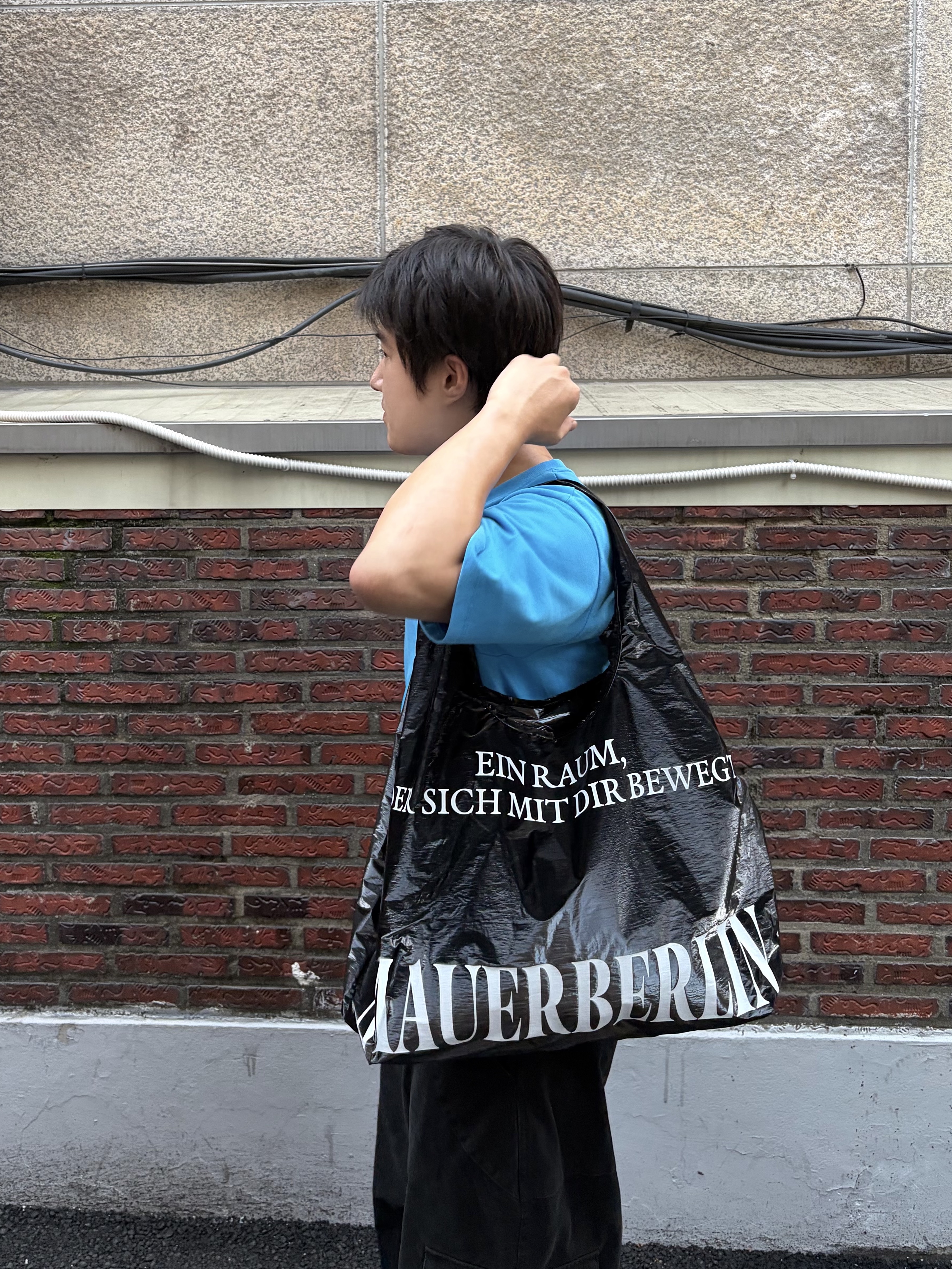 noun Soft Round T-Shirts Blue, noun Washed Cargo Pants Black 착용 스타일 - 3