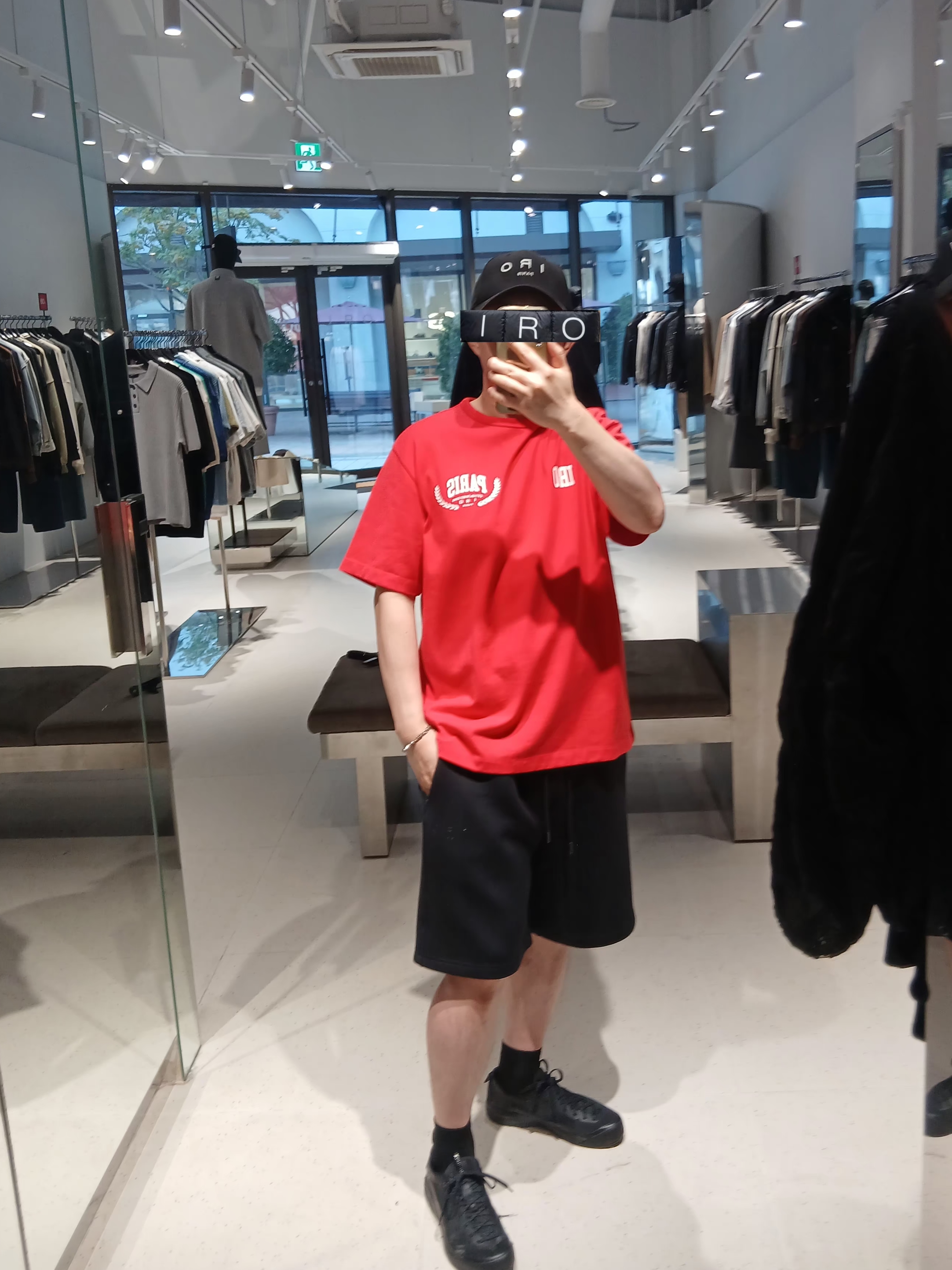 Iro Essential Cotton Logo Ball Cap Black, Iro Brumeux Banding Contrast Bermuda Shorts Black 착용 스타일 - 5