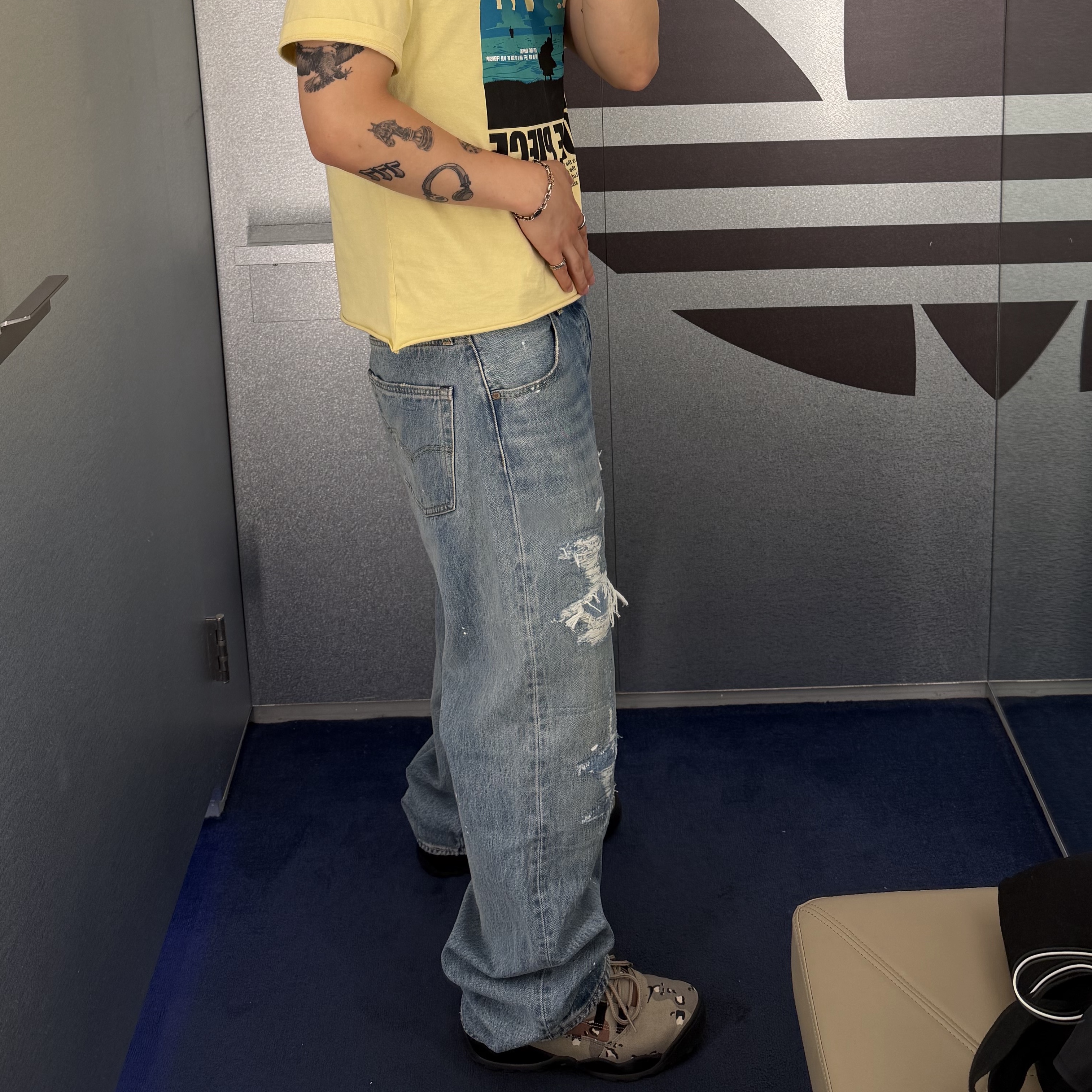 Levi's 501 Loose Crash & Repair Denim Larkspur Painter DX, Nike x Supreme SB Darwin Low Desert Camo 착용 스타일 - 1
