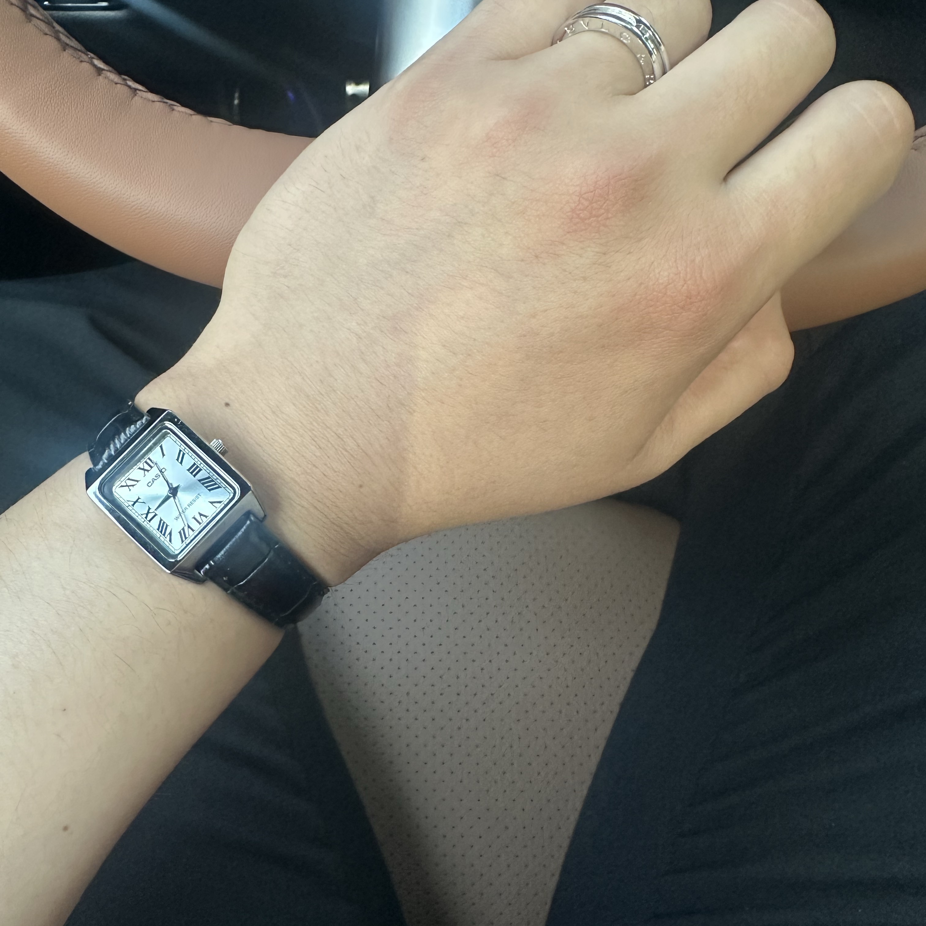 Casio LTP-V007L-7B1 착용 스타일
