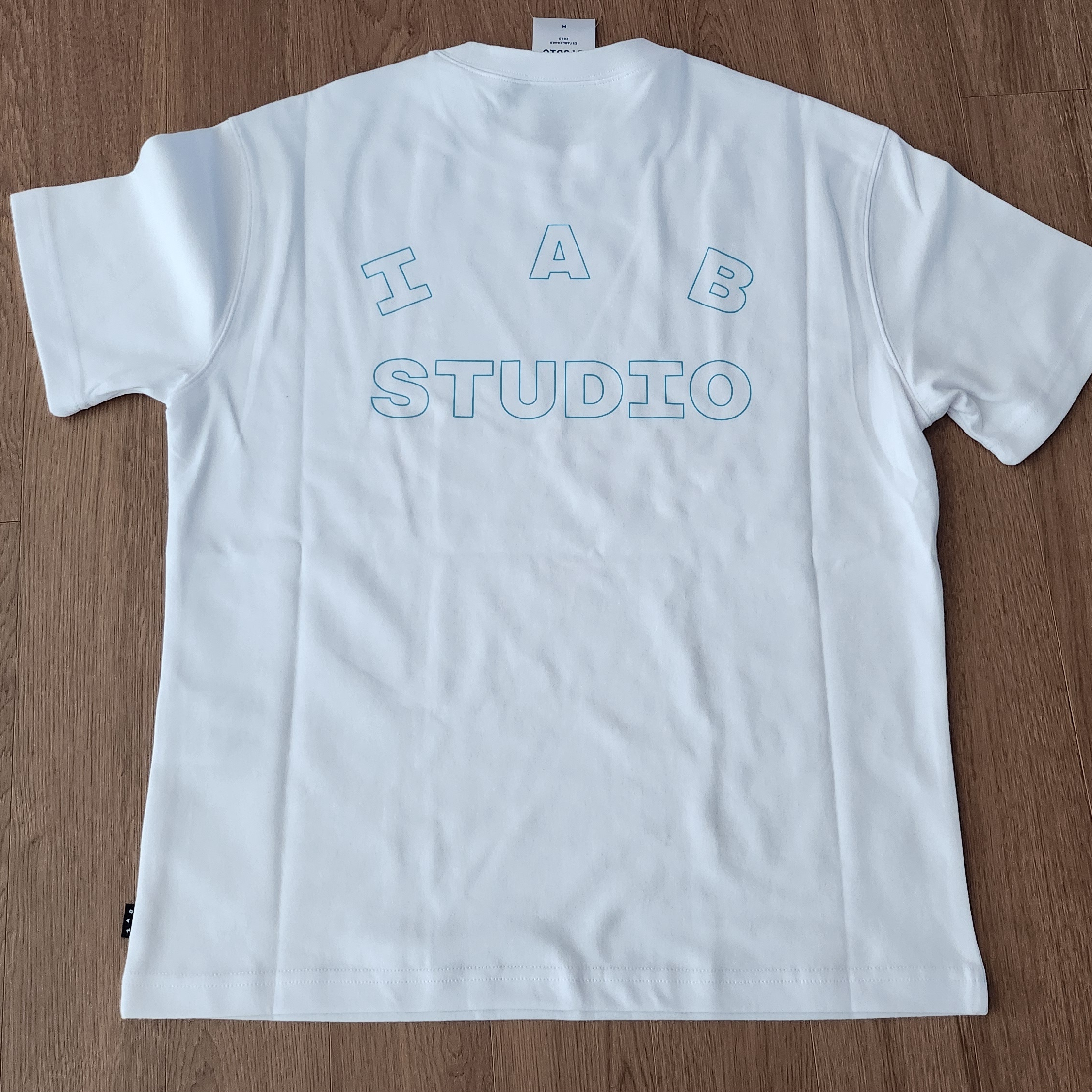 IAB Studio Been T-Shirt White 착용 스타일 - 2