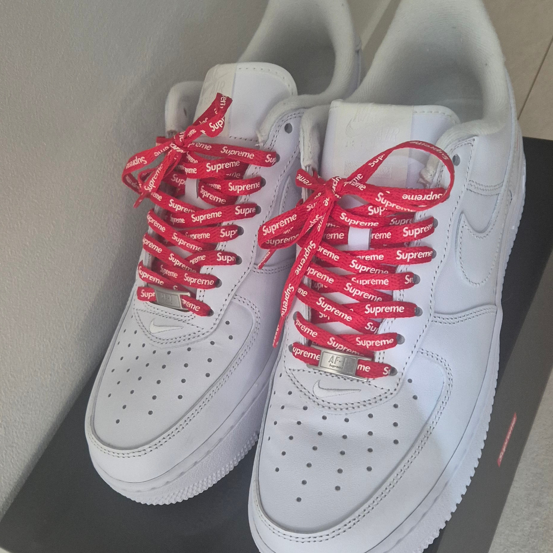 Nike x Supreme Air Force 1 Low White 착용 스타일