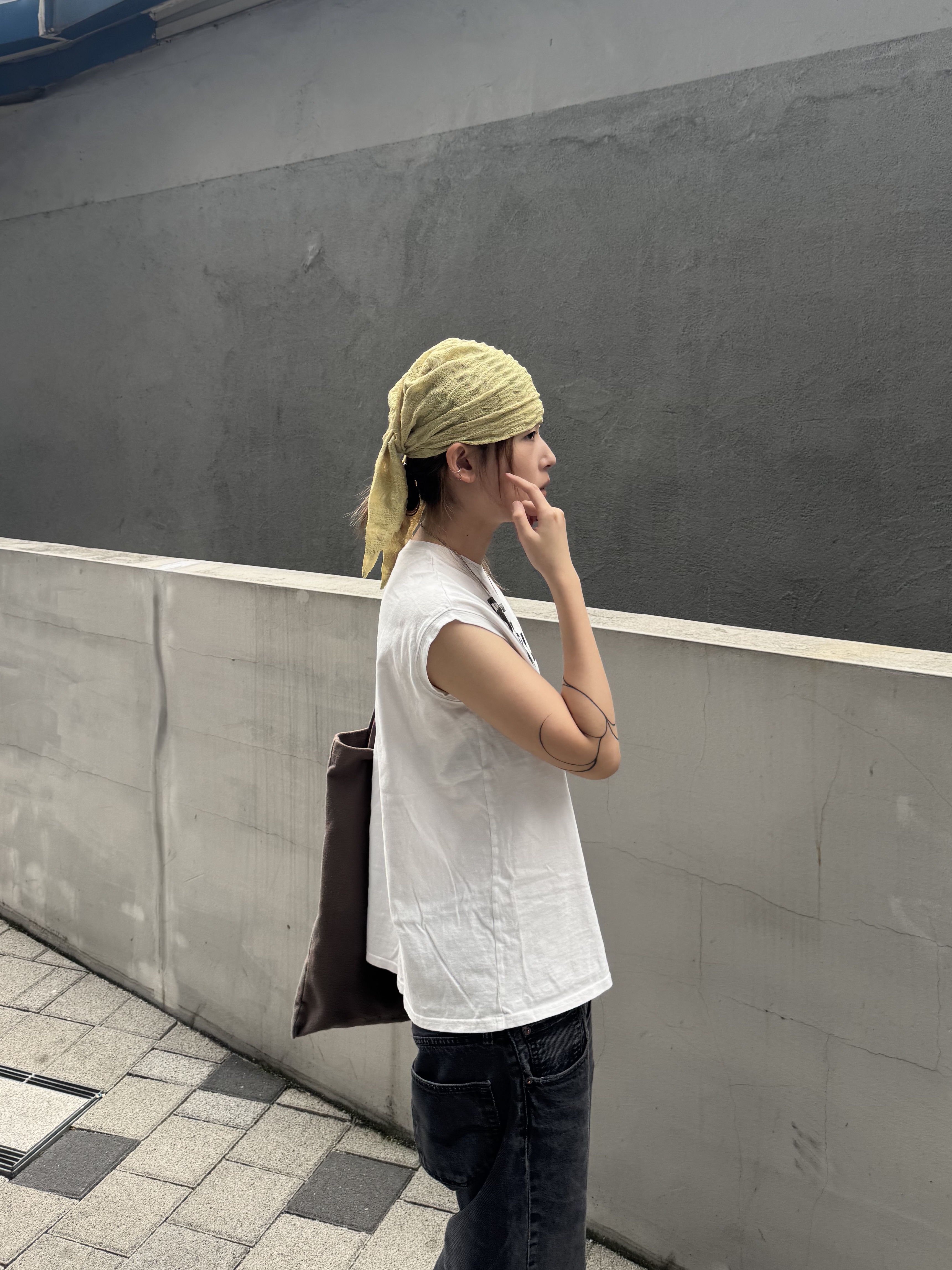 Asics x Kiko Kostadinov Novalis Ormosiancy Hat Anthracite, Aoiro Ripple Nomad Headwrap - Black 착용 스타일 - 6