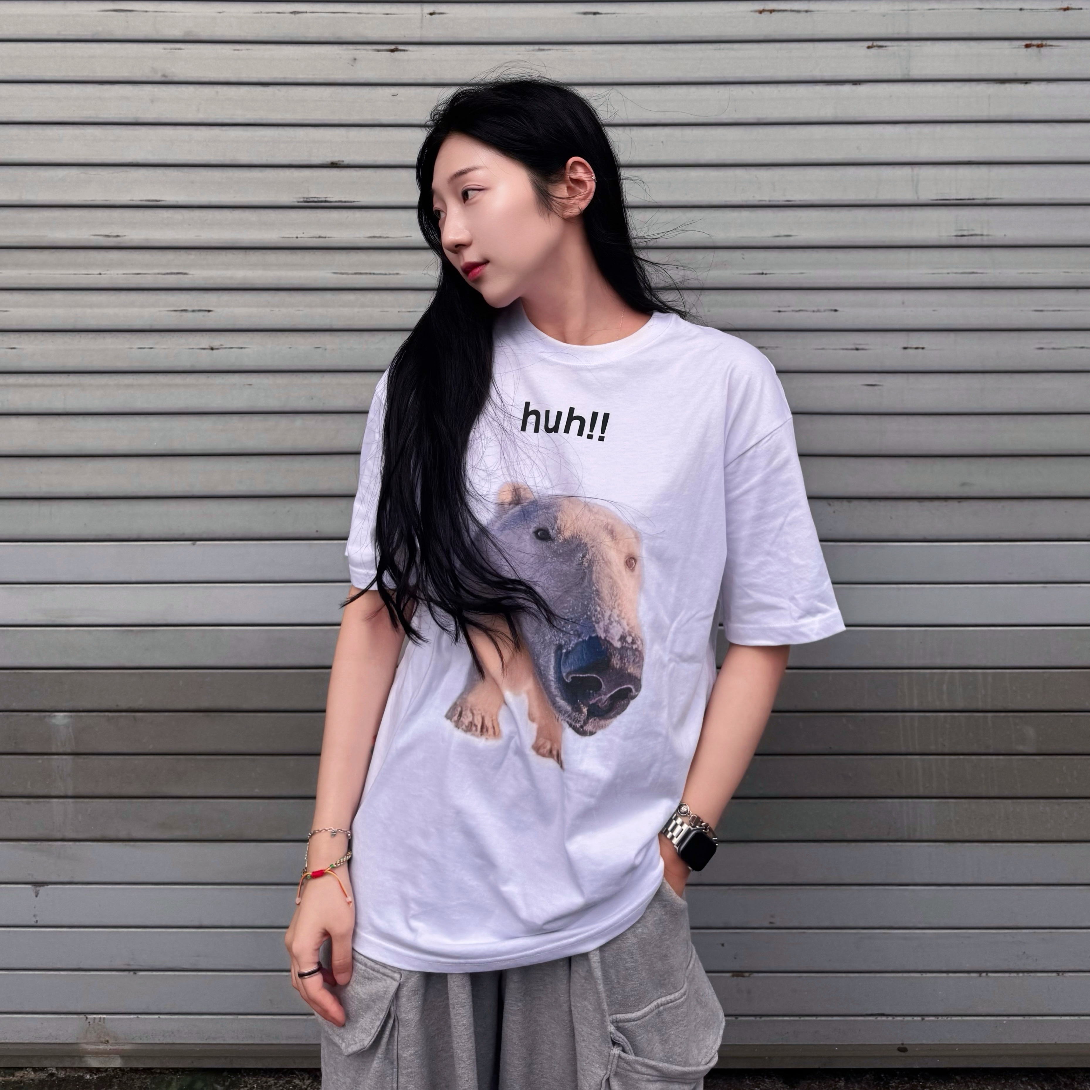 Suade Huh Tee White 착용 스타일 - 1