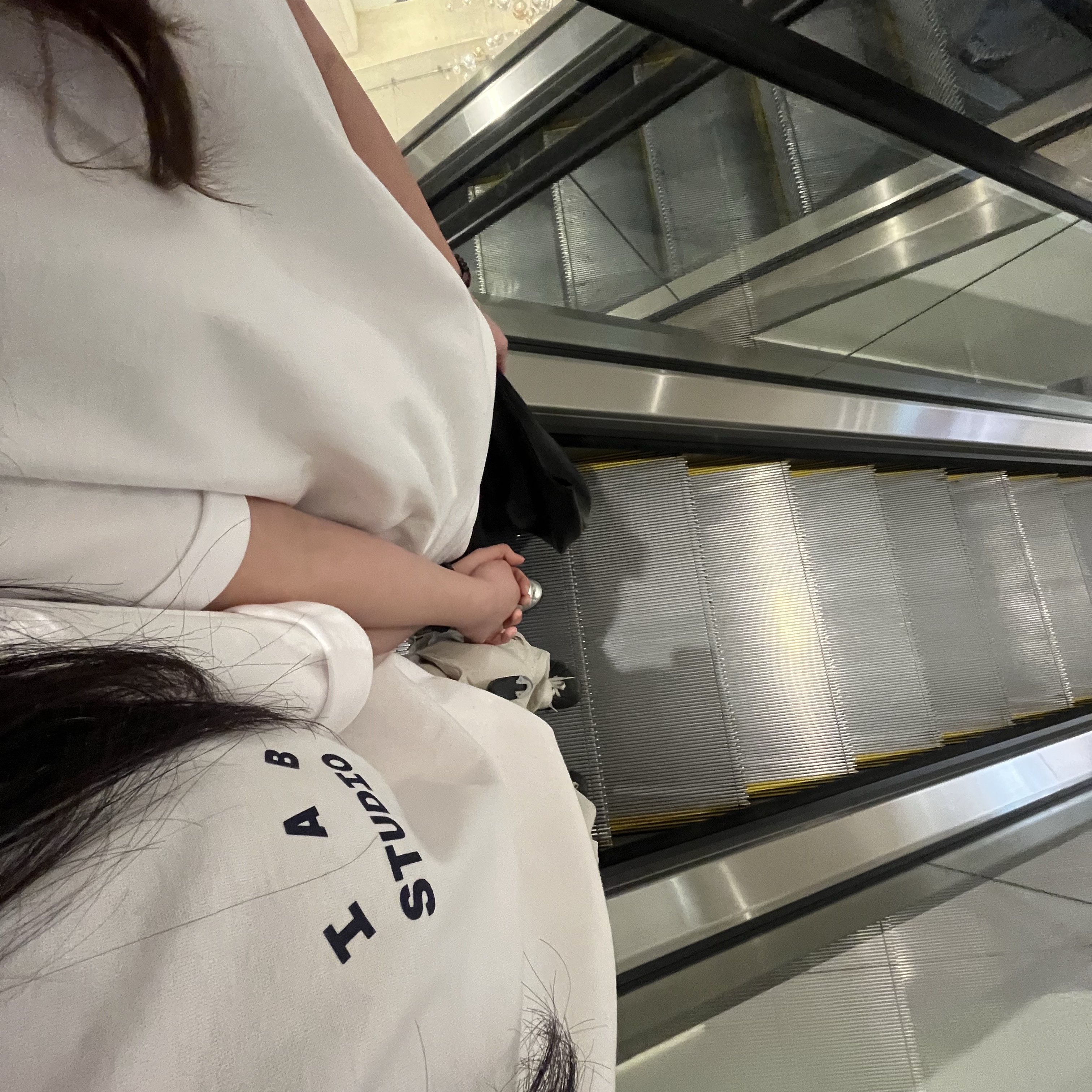 IAB Studio T-Shirt White Navy 착용 스타일 - 2