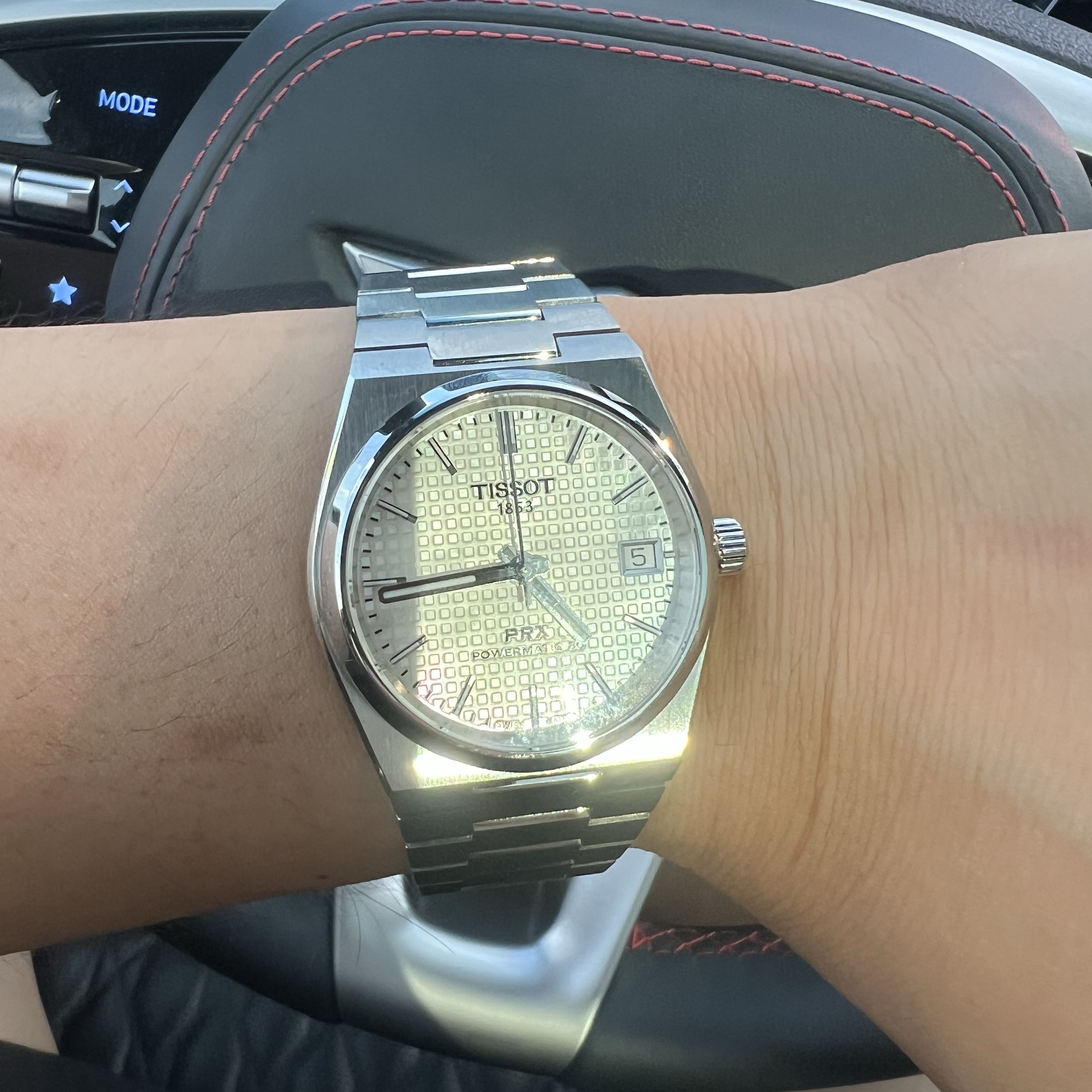 Tissot PRX Powermatic 80 35mm Steel Mother of Pearl 착용 스타일 - 3