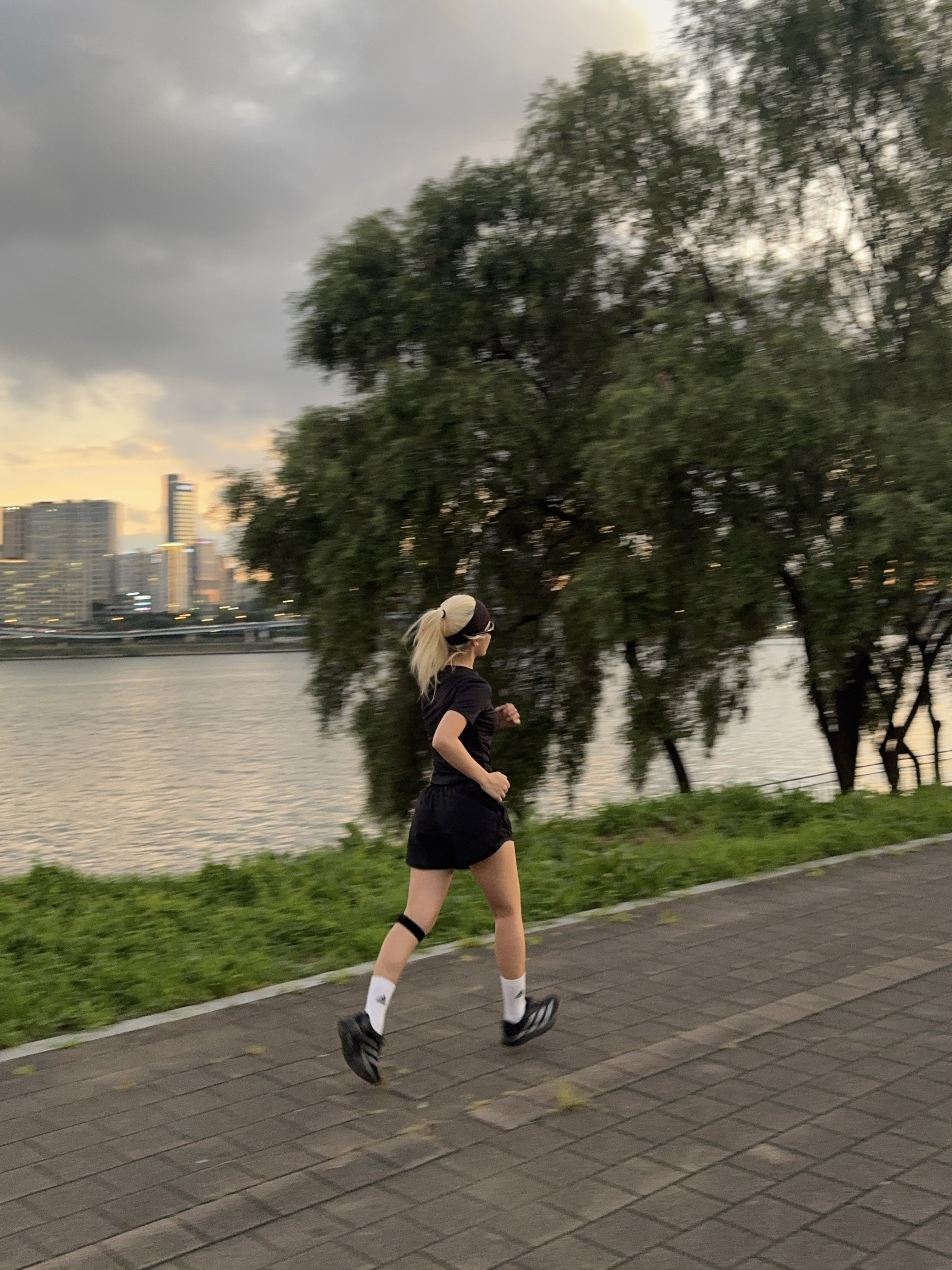 (W) Nike Tempo Dri-Fit Mid-Rise Brief Lined Running Shorts Black - Asia, Oakley Eye Jacket Redux Matte Black Frame Prizm Grey Lenses High Bridge Fit 착용 스타일 - 7
