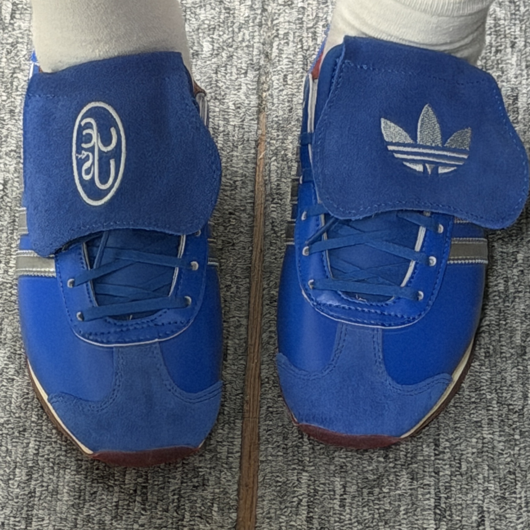 Adidas x Yeseyesee Country OG Blue Matte Silver 착용 스타일