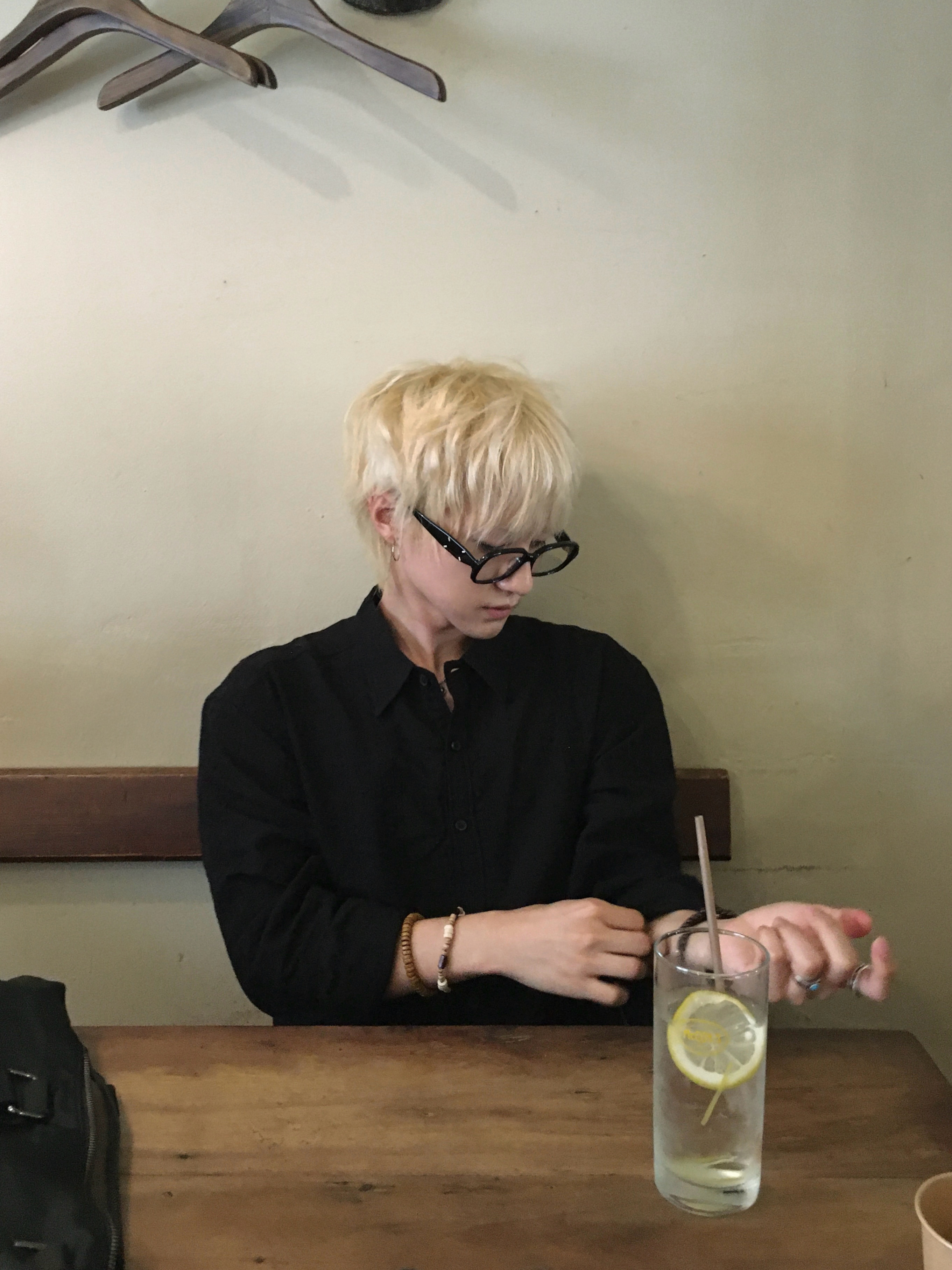 Gentle Monster x Maison Margiela MM212 Black Clear 착용 스타일