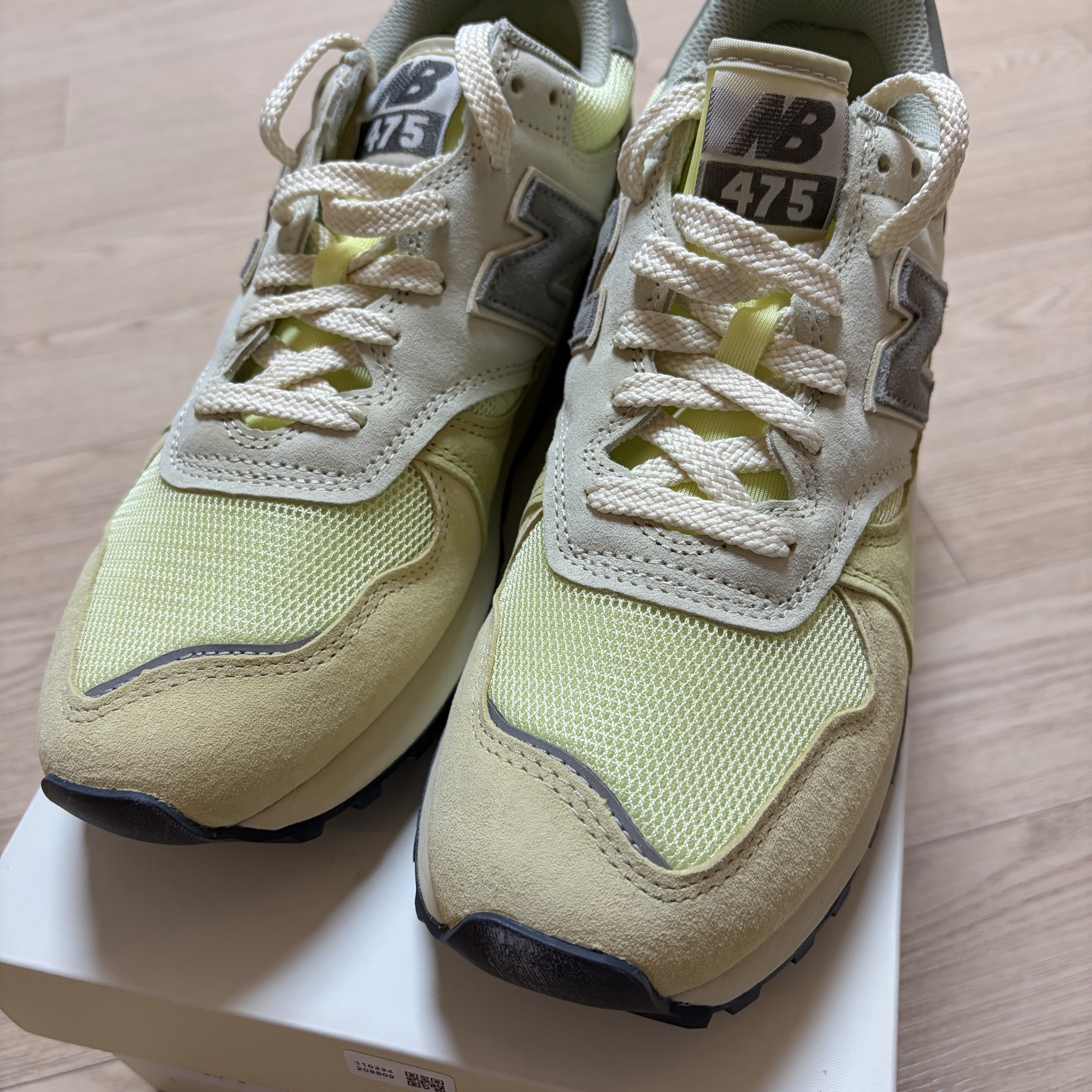 New Balance x Auralee 475 Aloe Wash Beechnut 착용 스타일 - 2