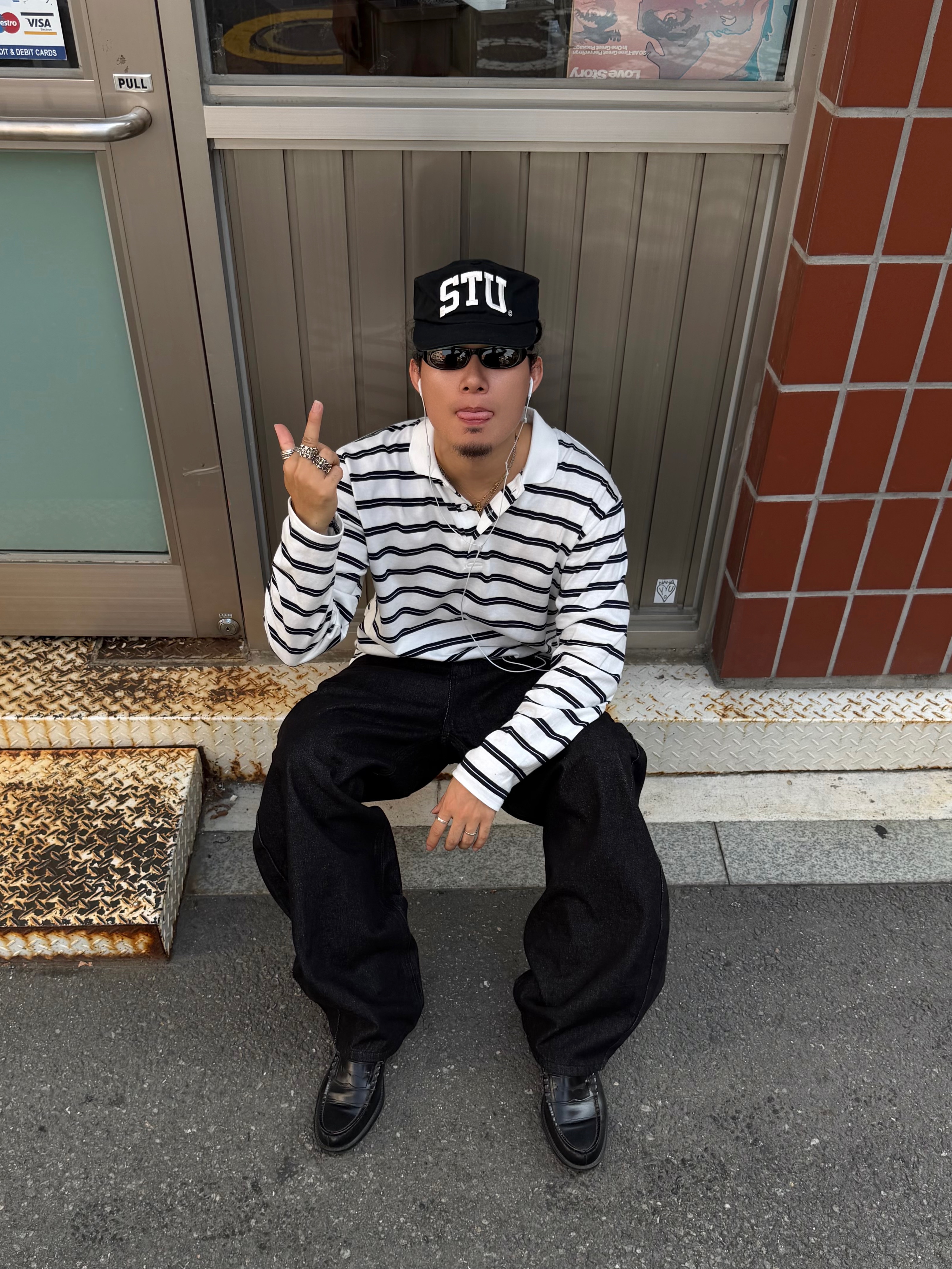 Stussy Stu Arch Strapback Cap Black 착용 스타일 - 4