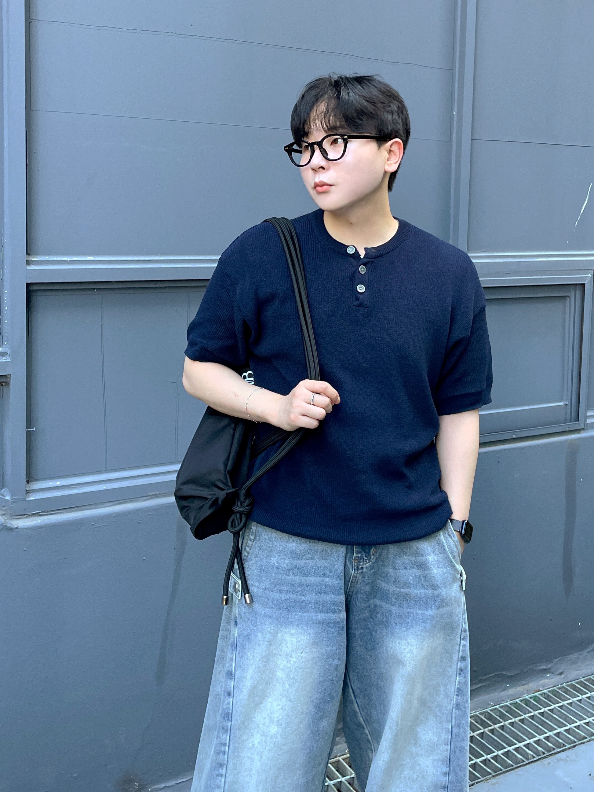Knitted Coolever Henley Neck Half Sleeve Knit NVAY 착용 스타일 - 2