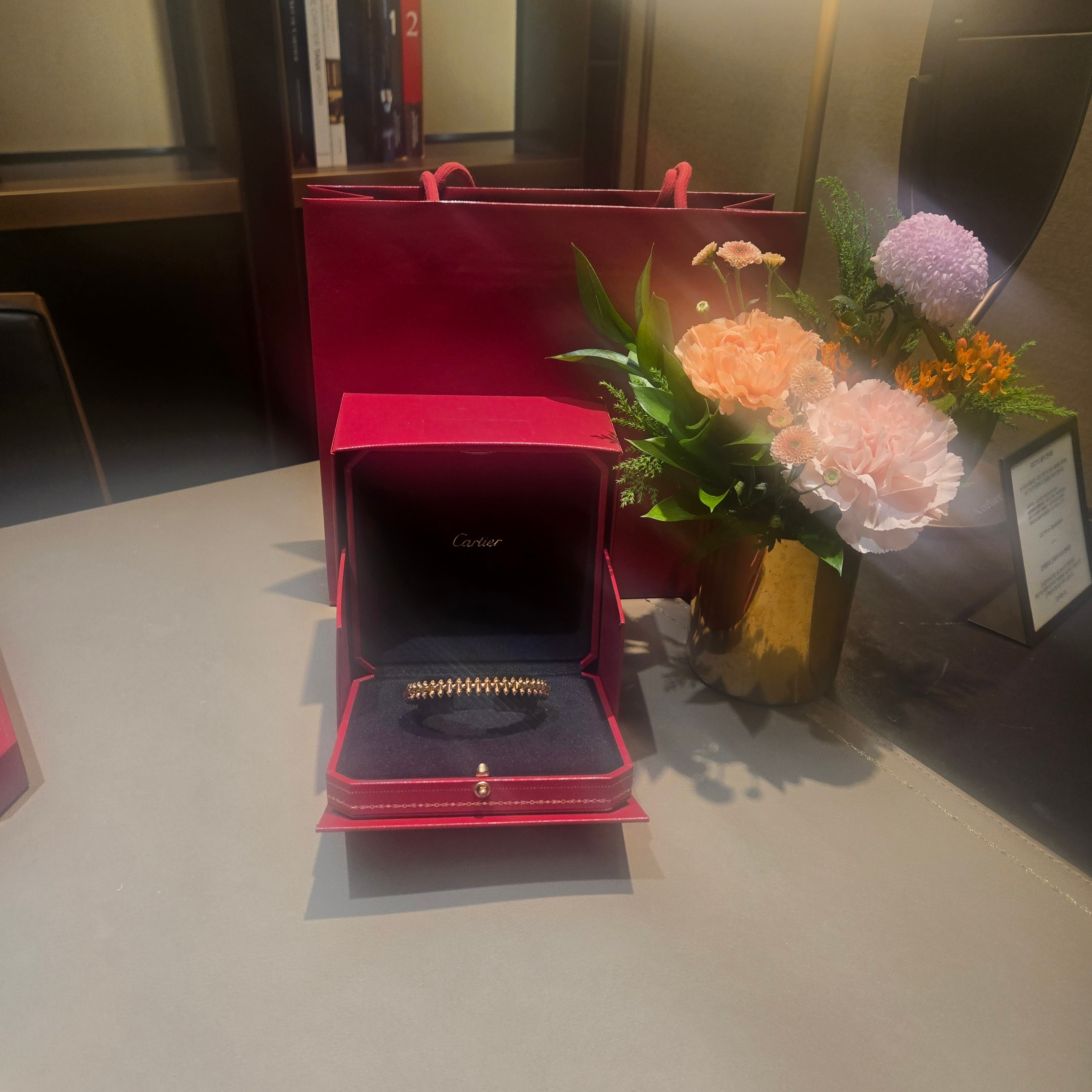 Cartier Clash de Cartier Bracelet Flexible Medium Pink Gold 착용 스타일